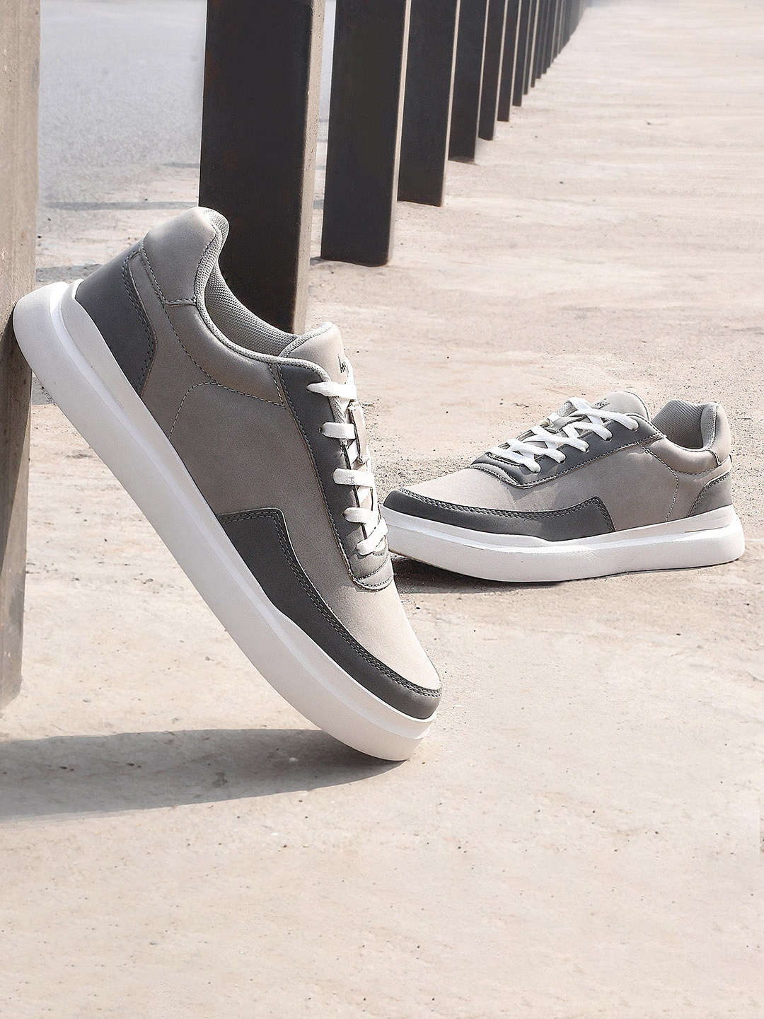 

Heris & Hemly Men Colourblocked PU Sneakers, Grey