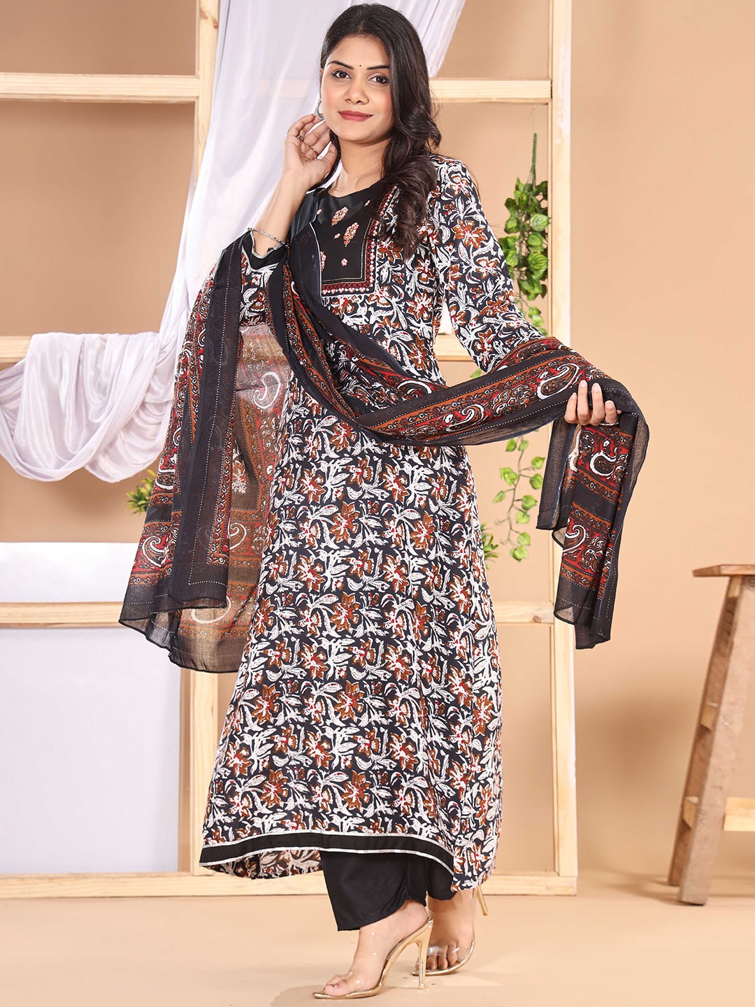 

KALINI Women Floral Printed Regular Gotta Patti Kurta with Palazzos & With Dupatta, Black