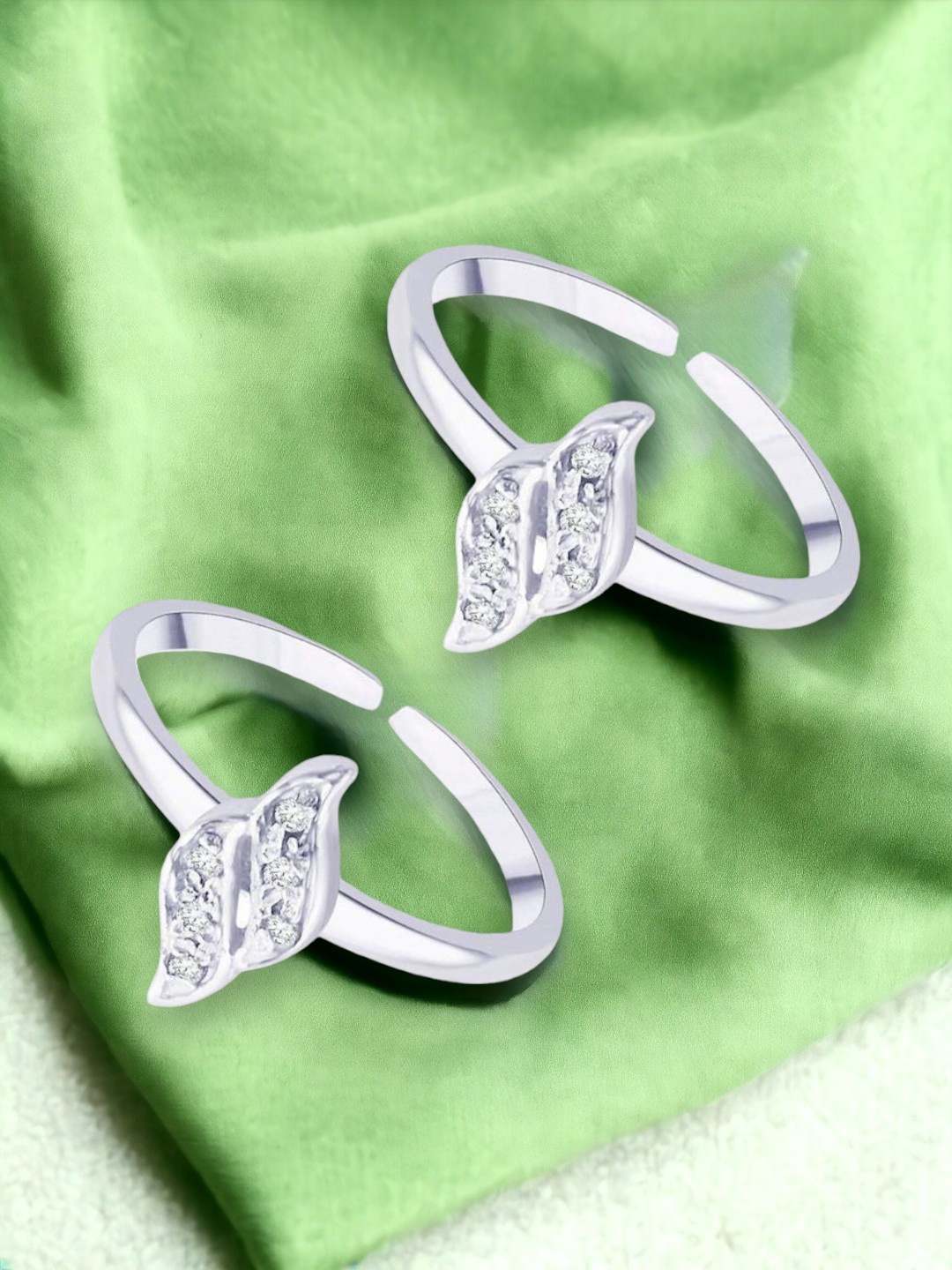 

Taraash Toe Rings, Silver