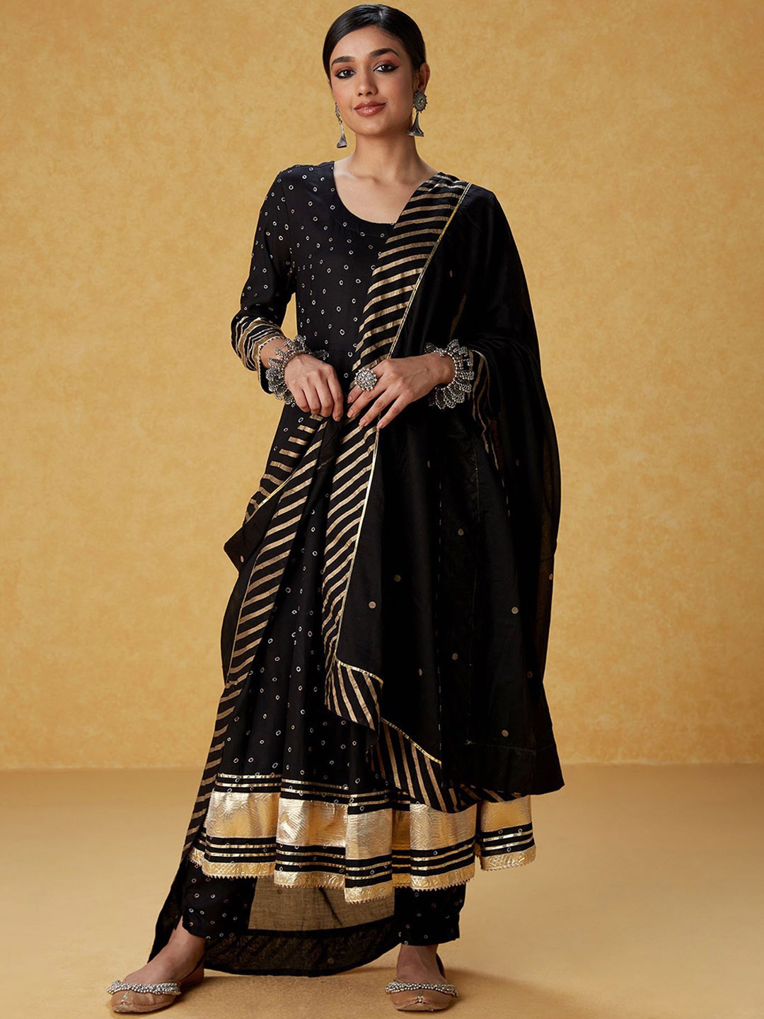 

Likha Printed Regular Kurta with Trousers & Dupatta, Black