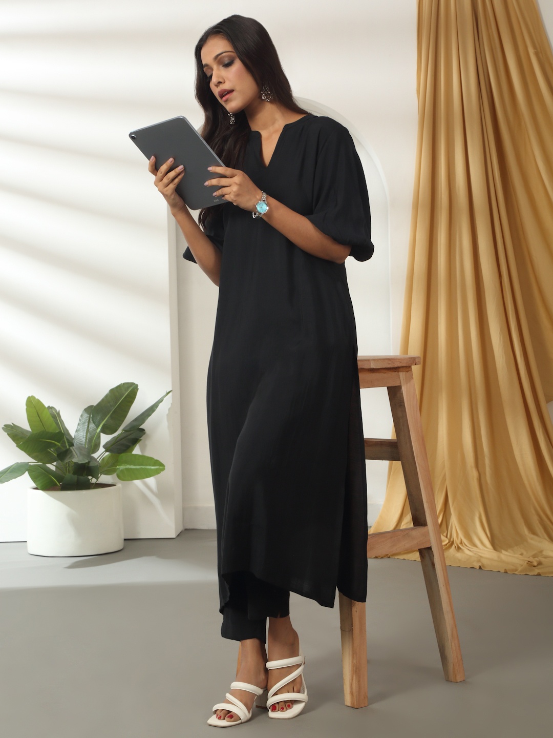

Likha Women Regular Kurta with Trousers, Black