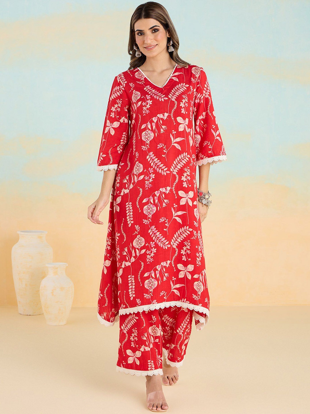 

Likha Floral Printed Regular Kurta with Pyjamas, Red