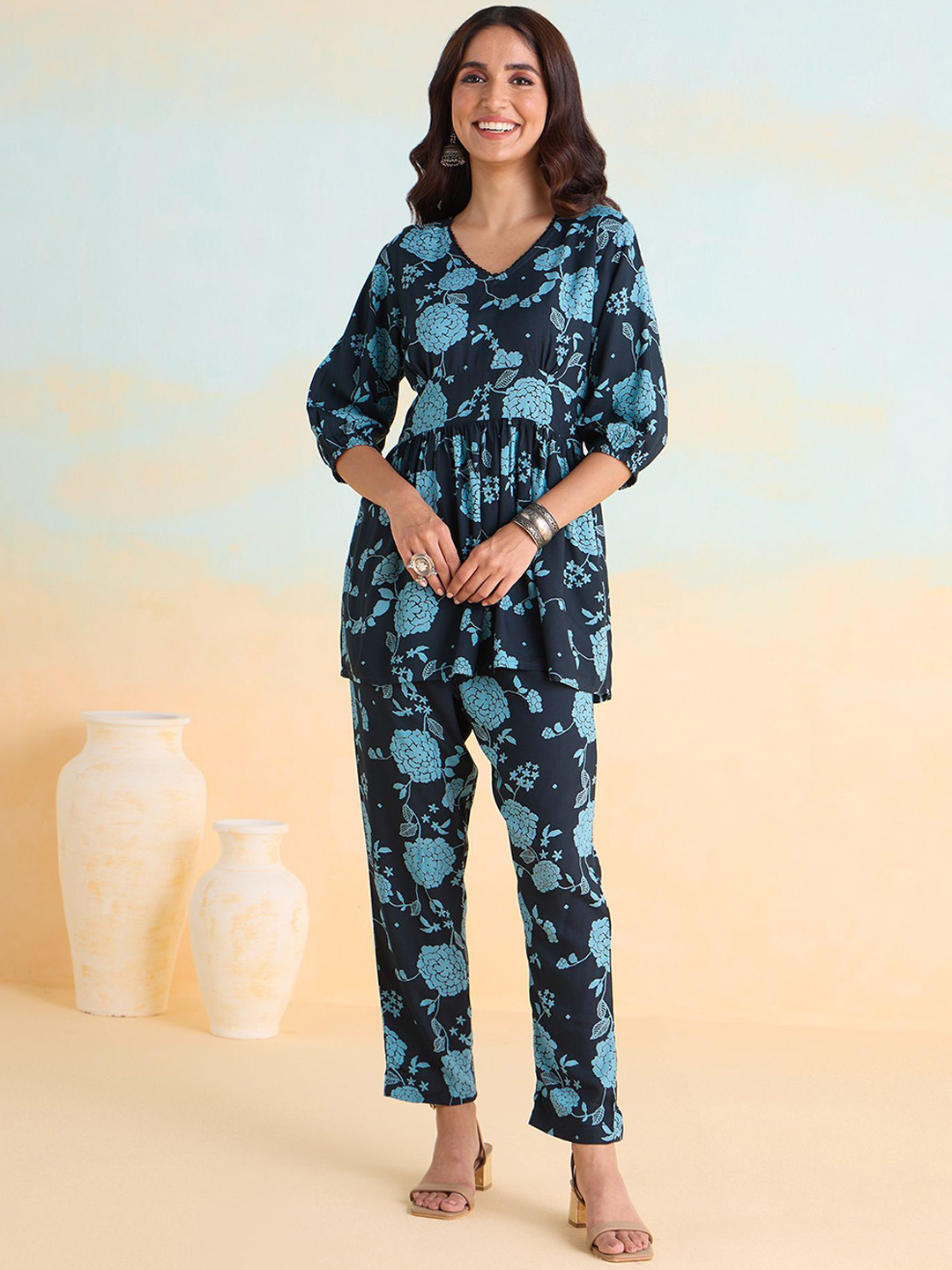 

Likha Women Floral Printed Pleated Kurta with Pyjamas, Blue