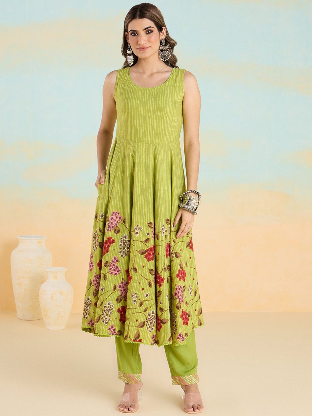 

Likha Women Floral Printed Pleated Kurta with Trousers, Green