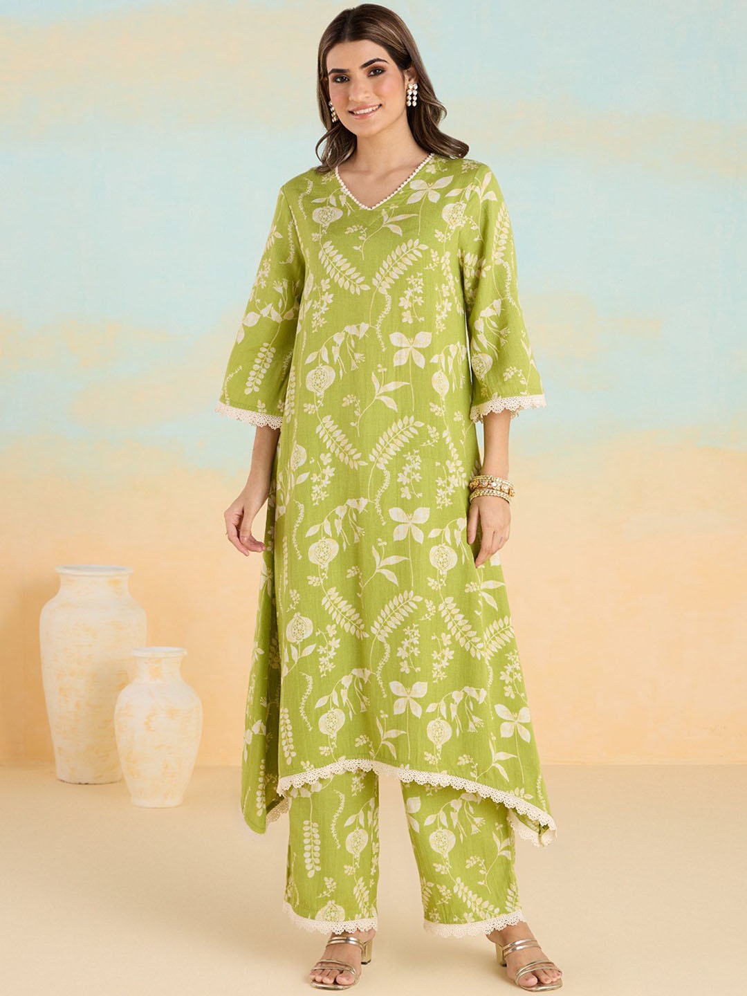 

Likha Women Ethnic Motifs Printed Regular Kurta with Pyjamas, Green