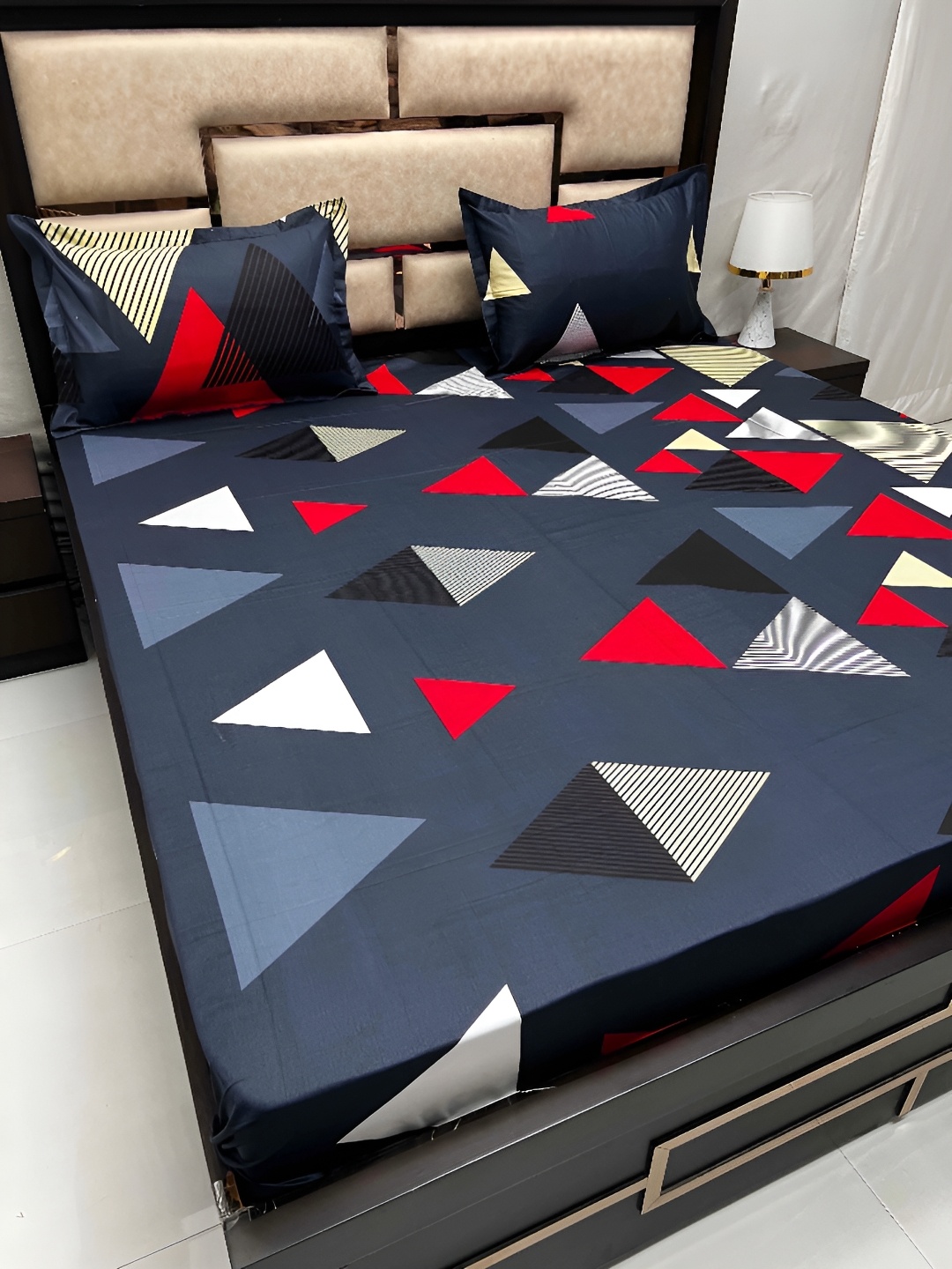 

Pure Decor Black & Red Geometric King Bedsheet with 2 Pillow Covers