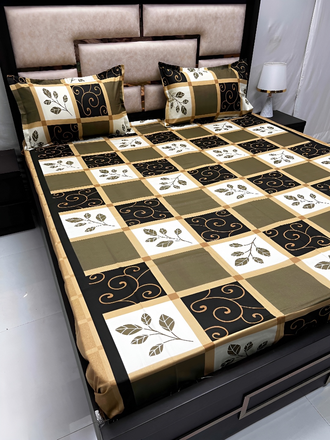 

Pure Decor Green & White Floral King Bedsheet with 2 Pillow Covers