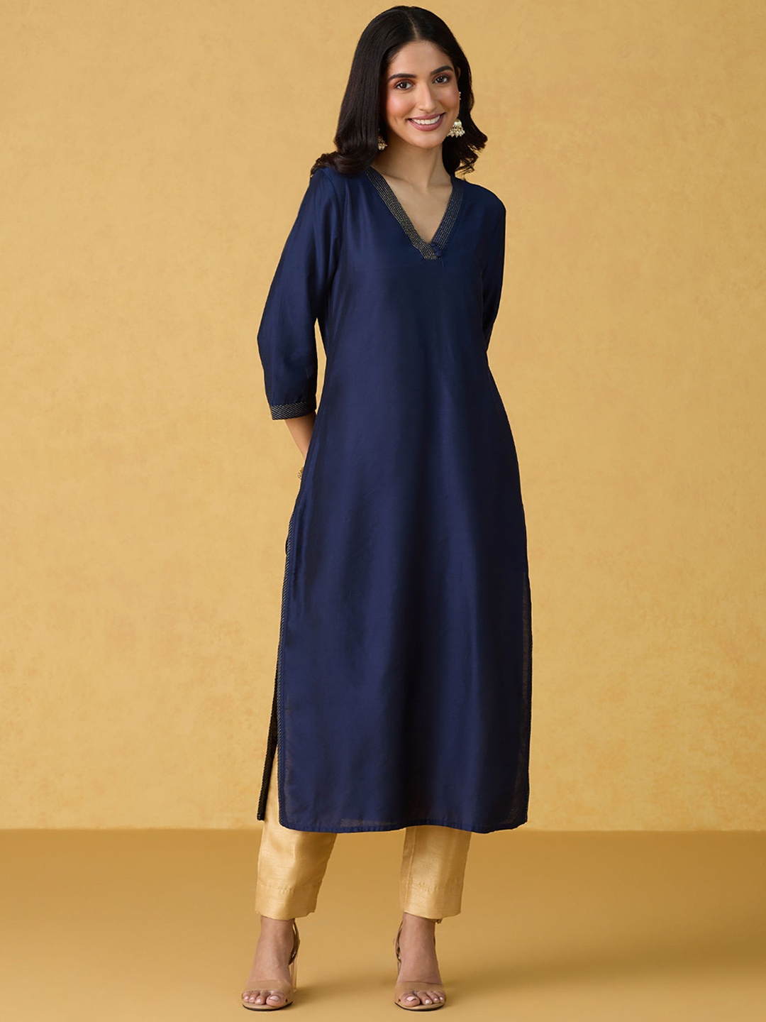 

Likha Women Flared Sleeves Kurta, Navy blue