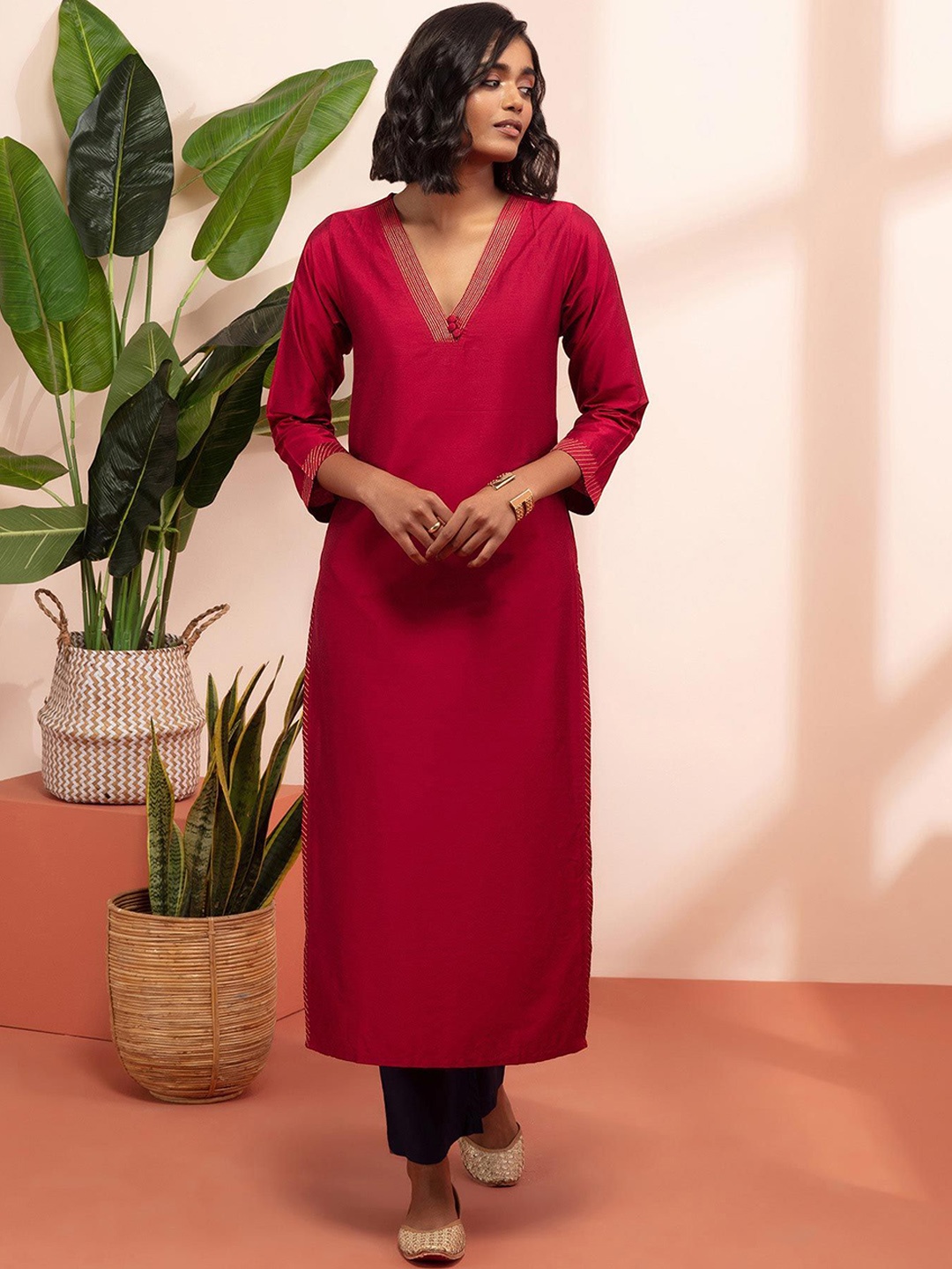 

Likha Zari Thread Work Straight Kurta, Red