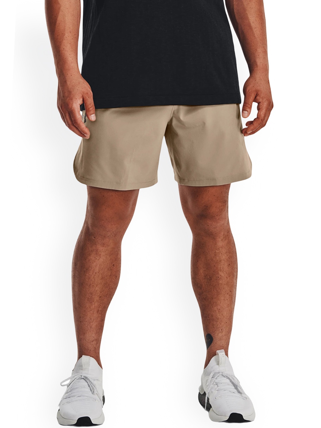 

UNDER ARMOUR UA Peak Men Woven Slim-Fit Sports Shorts, Brown