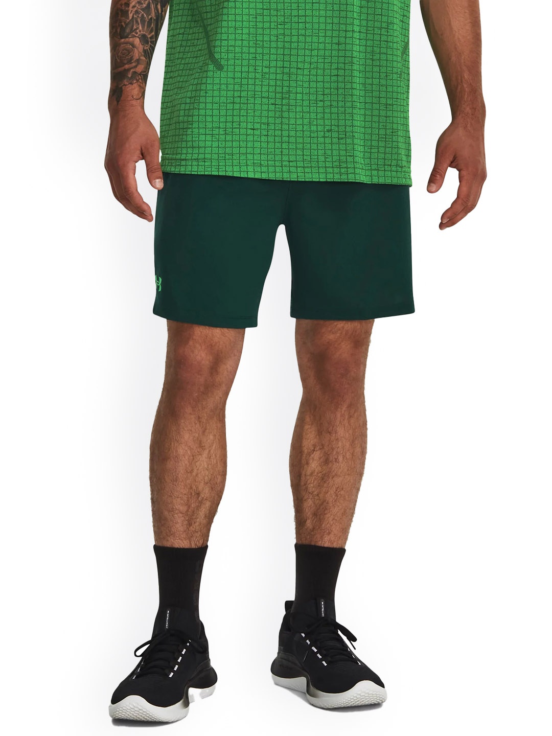 

UNDER ARMOUR UA Vanish Men Woven 6 in Graphic Printed Slim-Fit Shorts, Green