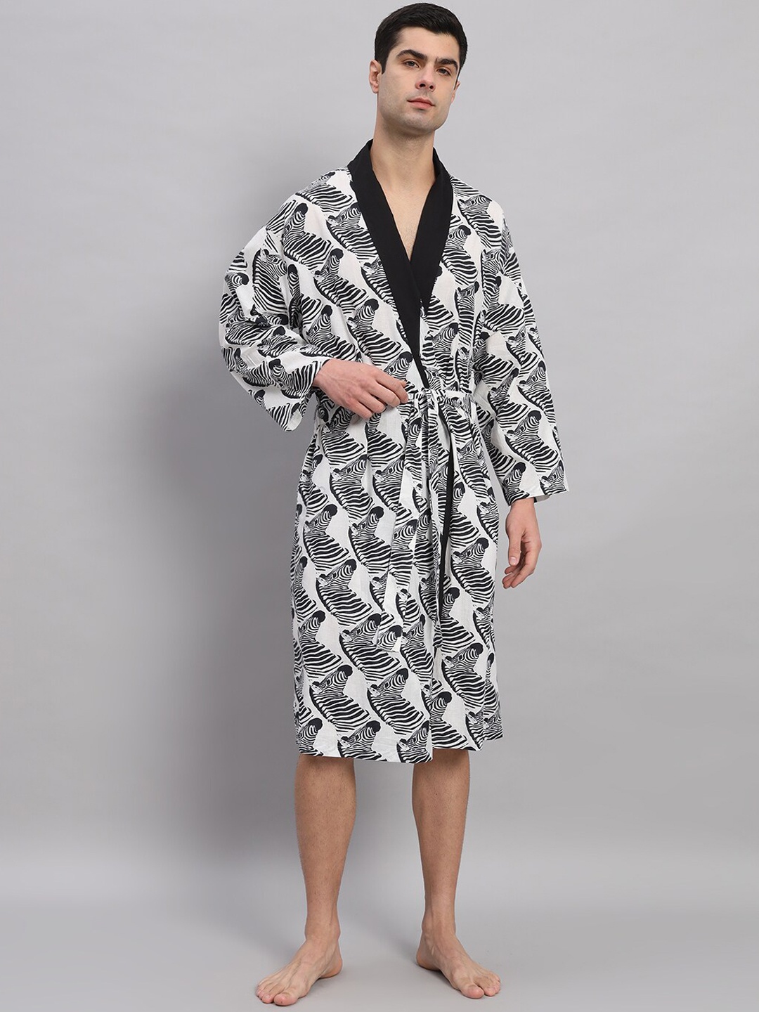 

HANDICRAFT PALACE Men Printed Pure Cotton Robe, White