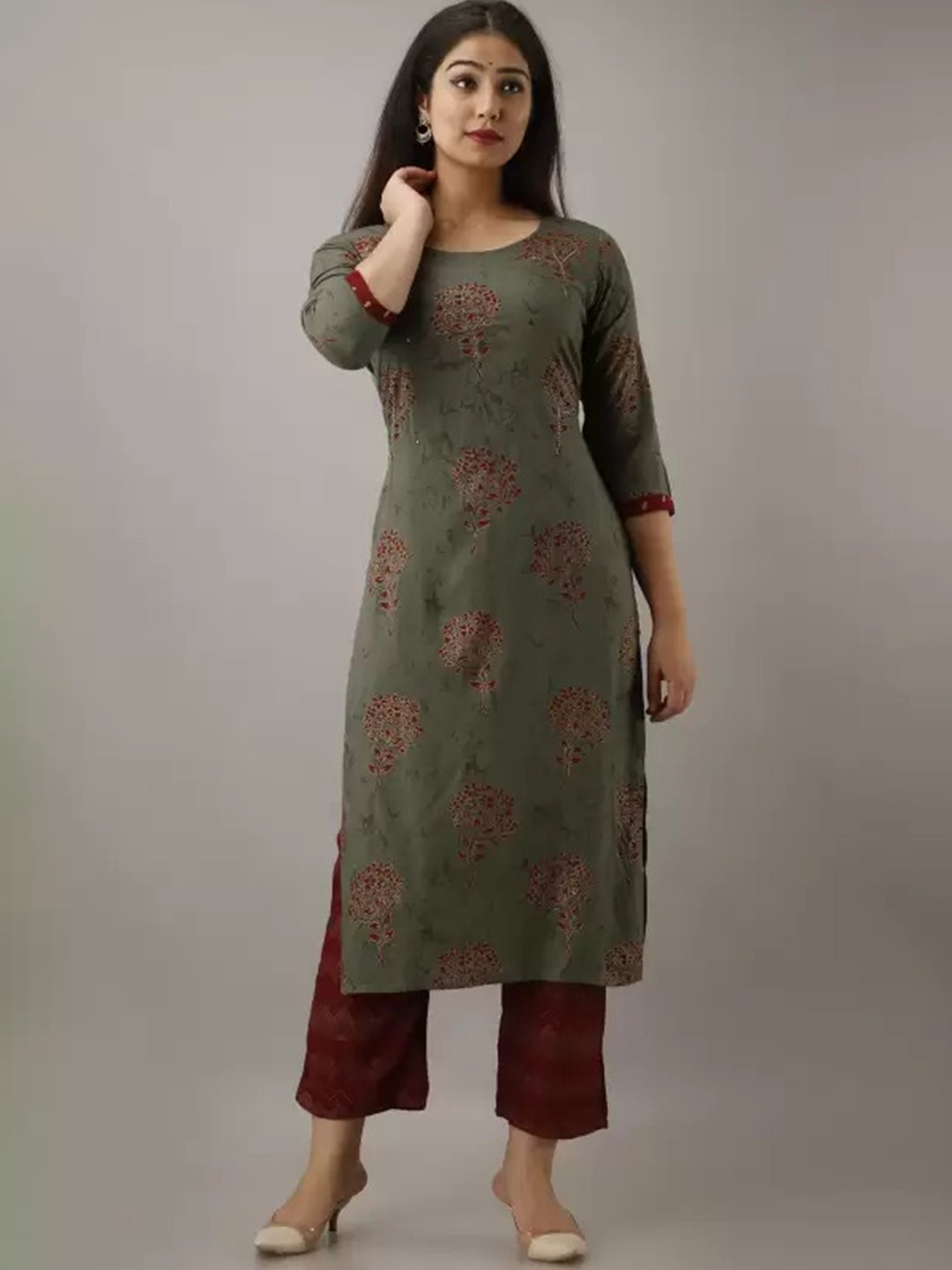 

PARIKSHIT Women Floral Printed Regular Aari Work Kurti with Trousers, Grey