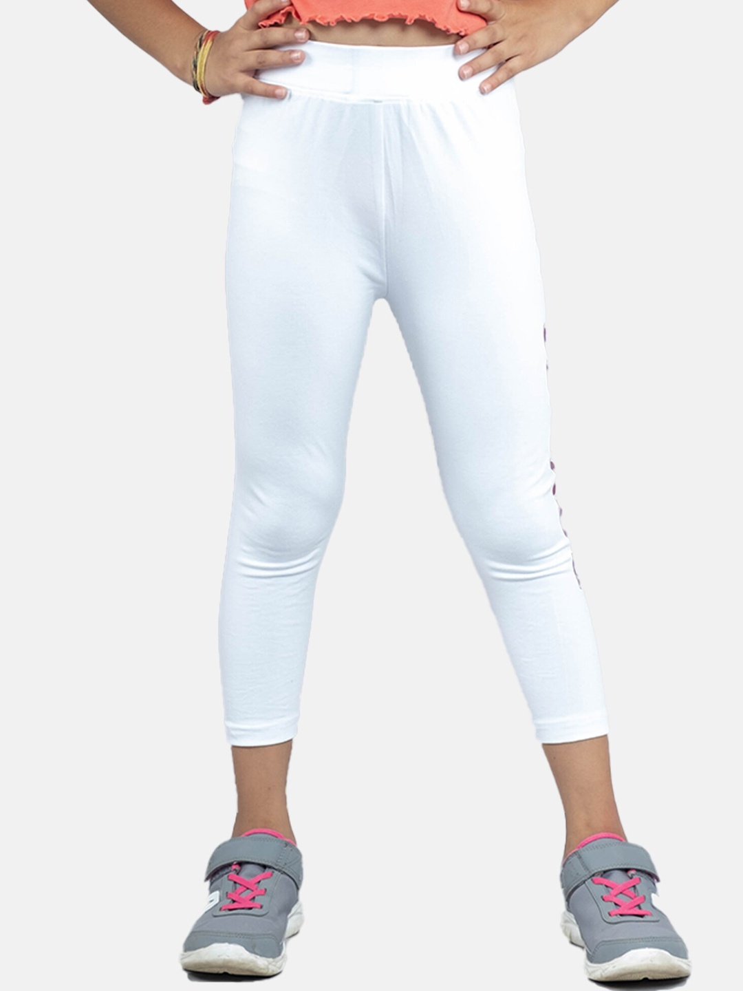 

KiddoPanti Girls Savage Printed Three-Quatered Leggings, White