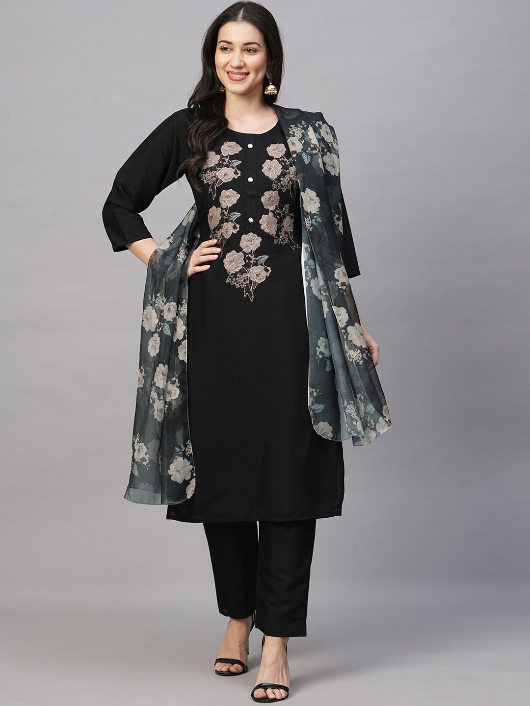 

Kiana House Of Fashion Women Floral Yoke Design Regular Thread Work Kurta with Trousers & With Dupatta, Black