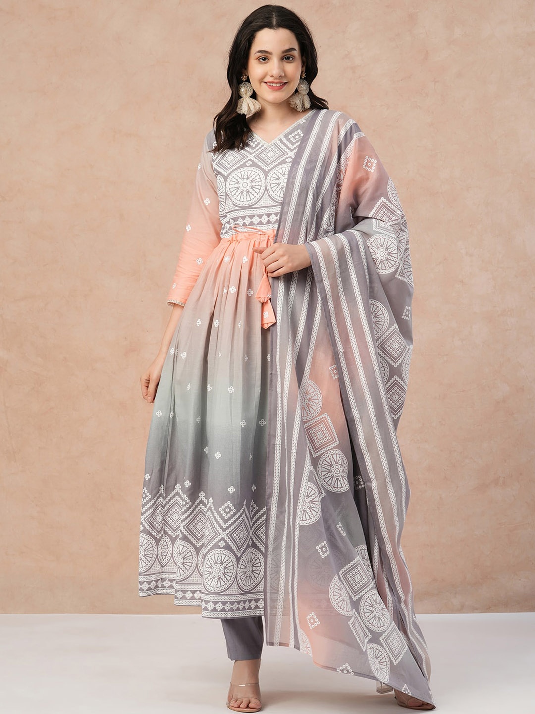 

Kiana House Of Fashion Women Ethnic Motifs Printed Regular Kurta with Trousers, Grey