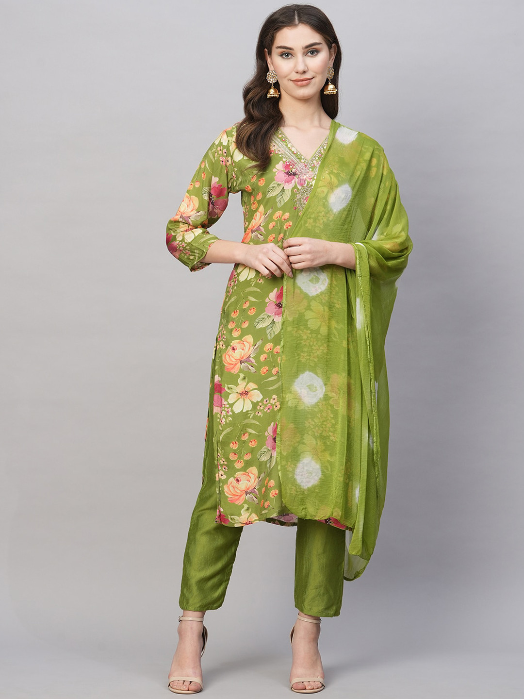 

Kiana House Of Fashion Women Floral Printed Regular Thread Work Kurta with Trousers & With Dupatta, Green