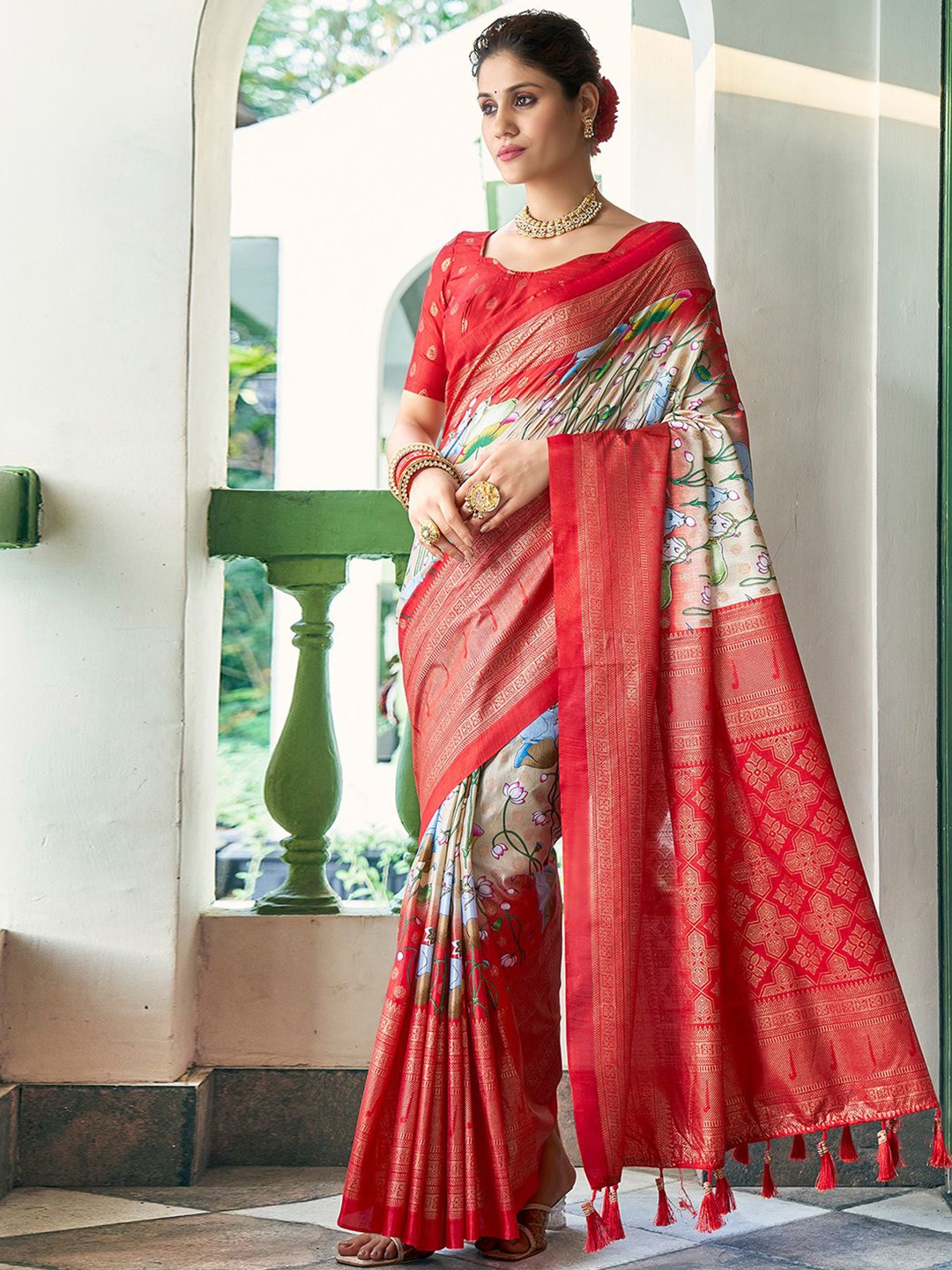 

Mitera Floral Zari Art Silk Kanjeevaram Saree, Beige