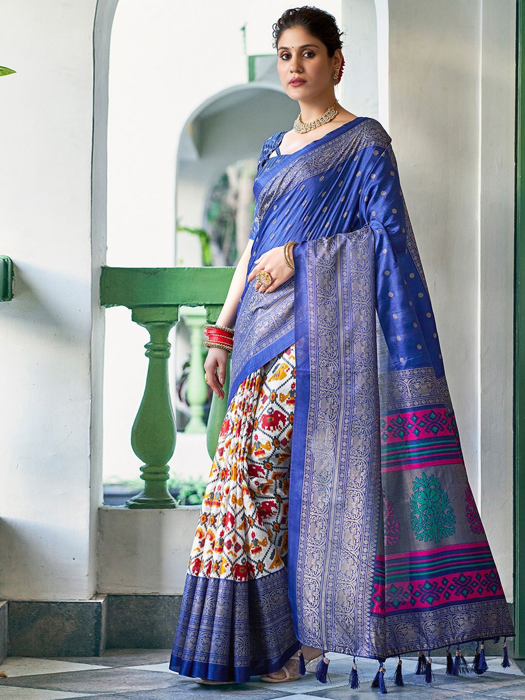 

Mitera Zari Art Silk Kanjeevaram Saree, Navy blue