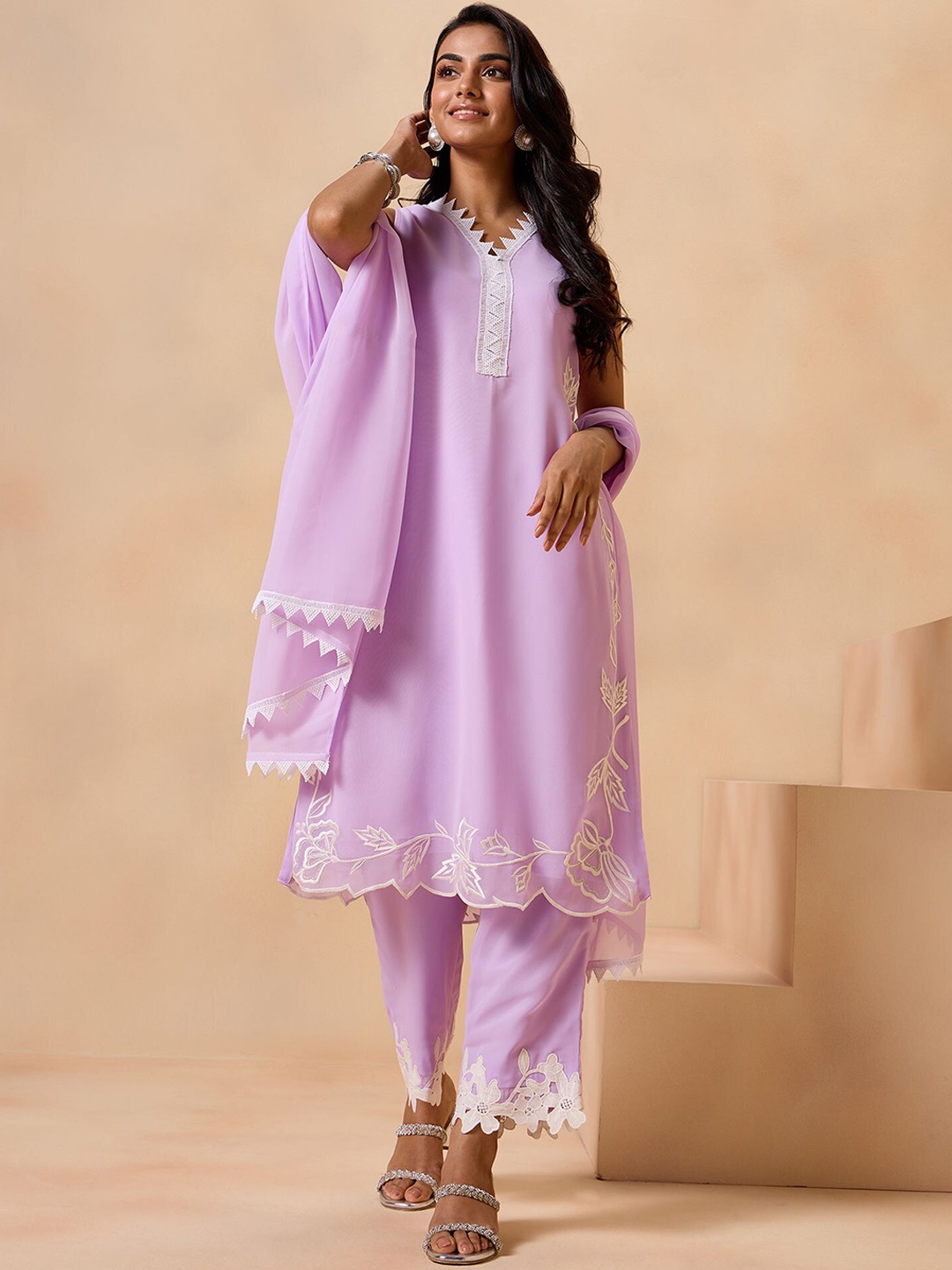 

Gajra Gang Women Ethnic Motifs Regular Kurta with Pyjamas & With Dupatta, Purple