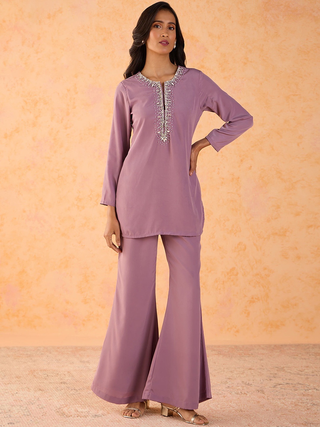 

Gajra Gang Women Yoke Design Regular Beads and Stones Kurti with Trousers, Lavender