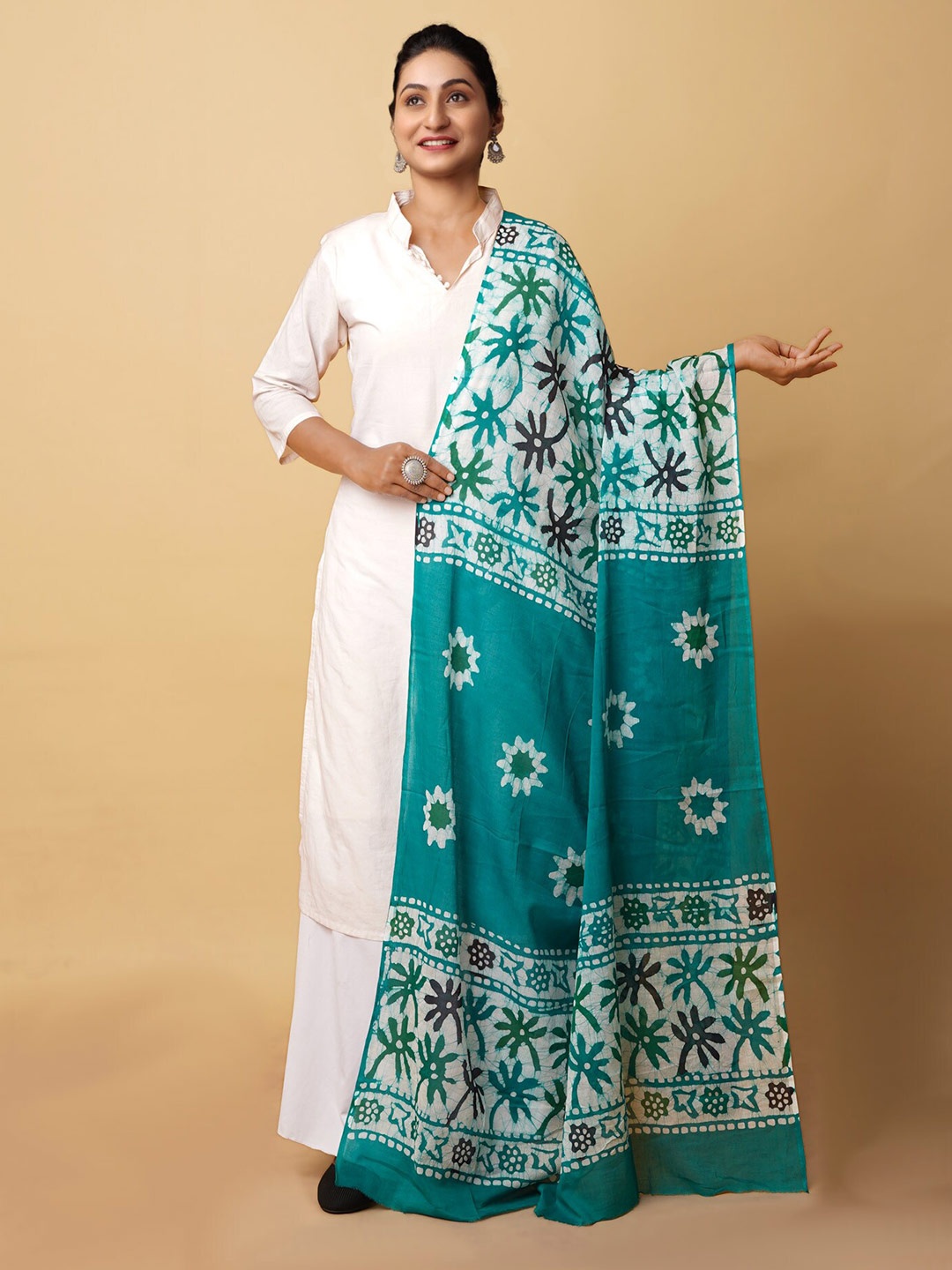 

Unnati Silks Ethnic Motifs Printed Pure Cotton Batik Dupatta, Green