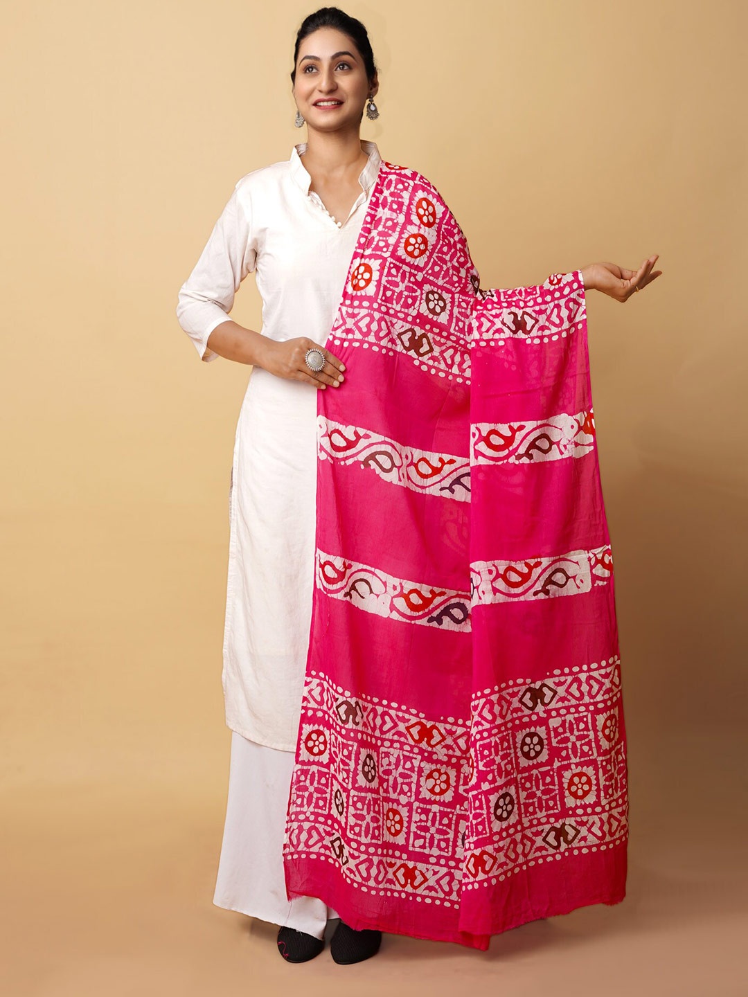 

Unnati Silks Ethnic Motifs Printed Pure Cotton Batik Dupatta, Pink