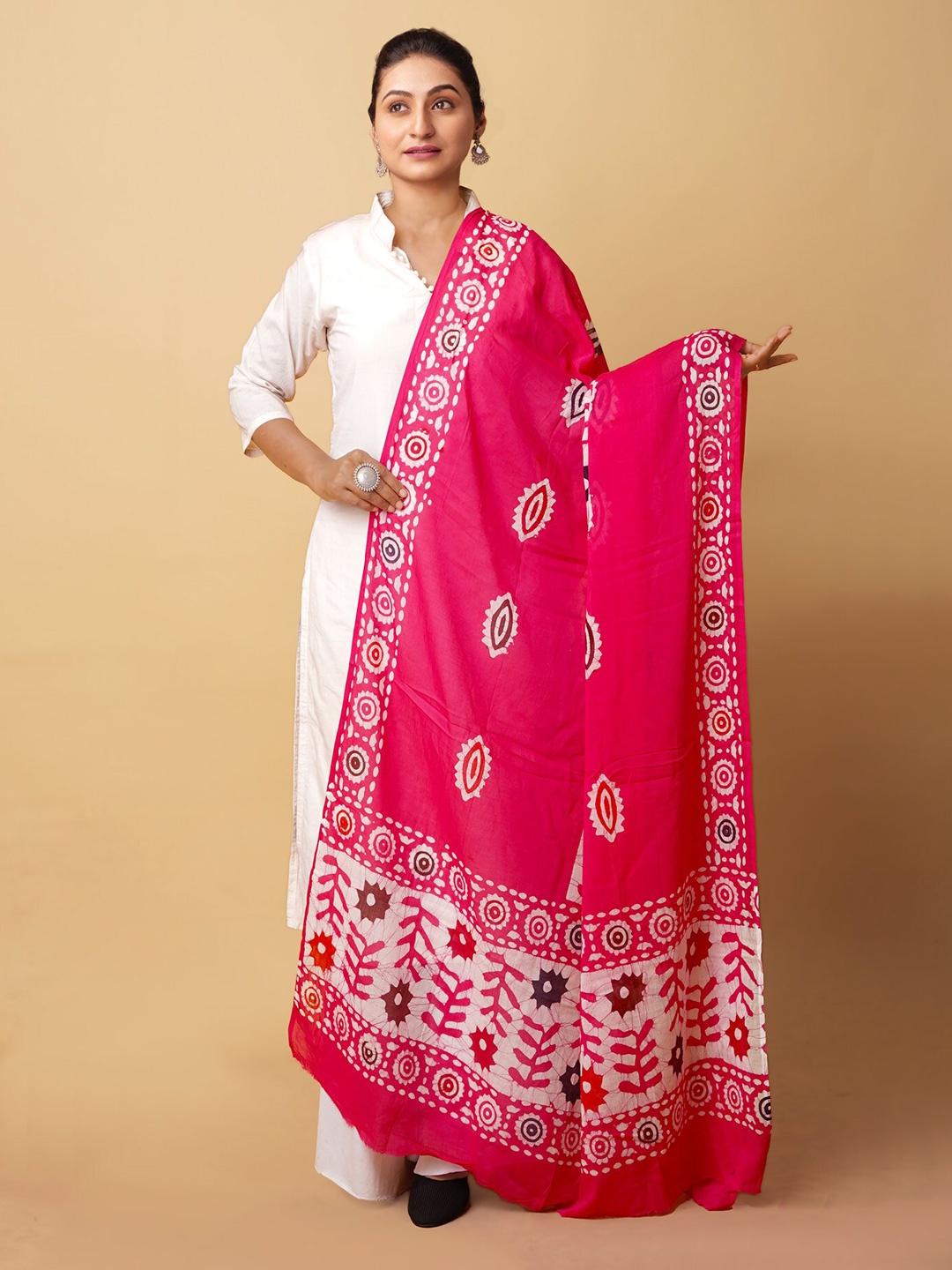 

Unnati Silks Ethnic Motifs Printed Pure Cotton Batik Dupatta, Pink