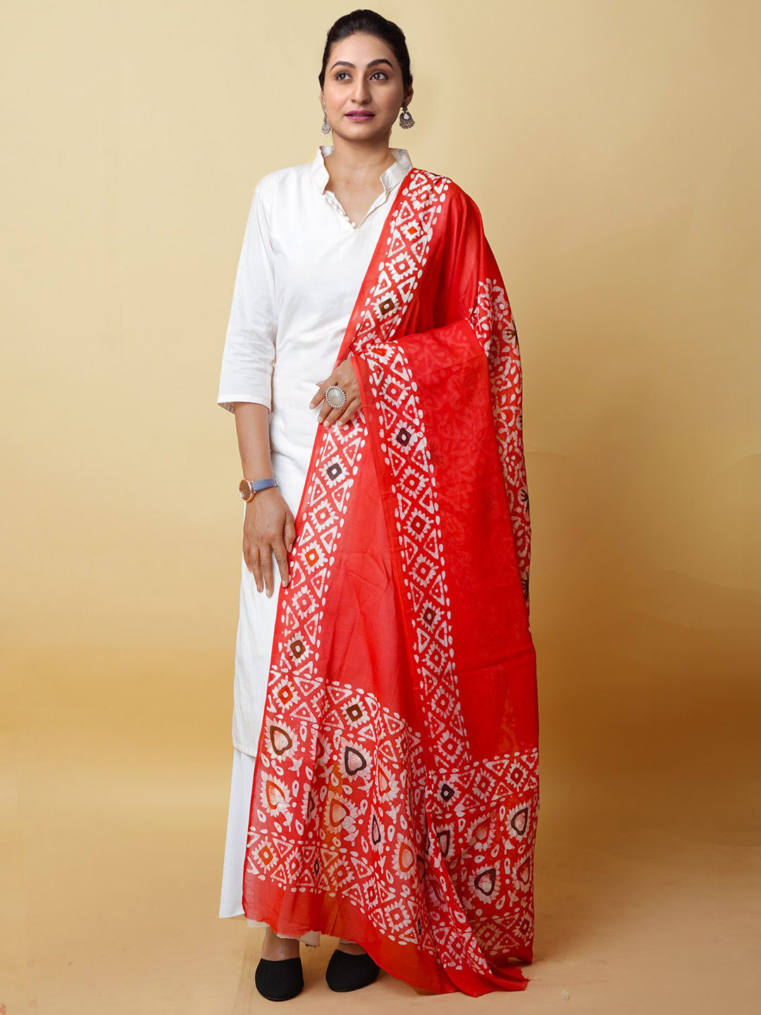 

Unnati Silks Ethnic Motifs Printed Pure Cotton Batik Dupatta, Pink