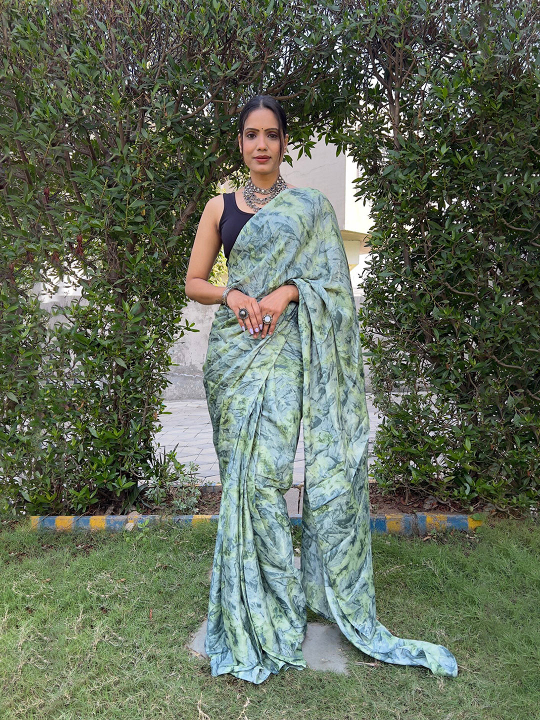 

LeeliPeeri Designer Floral Art Silk Saree, Blue