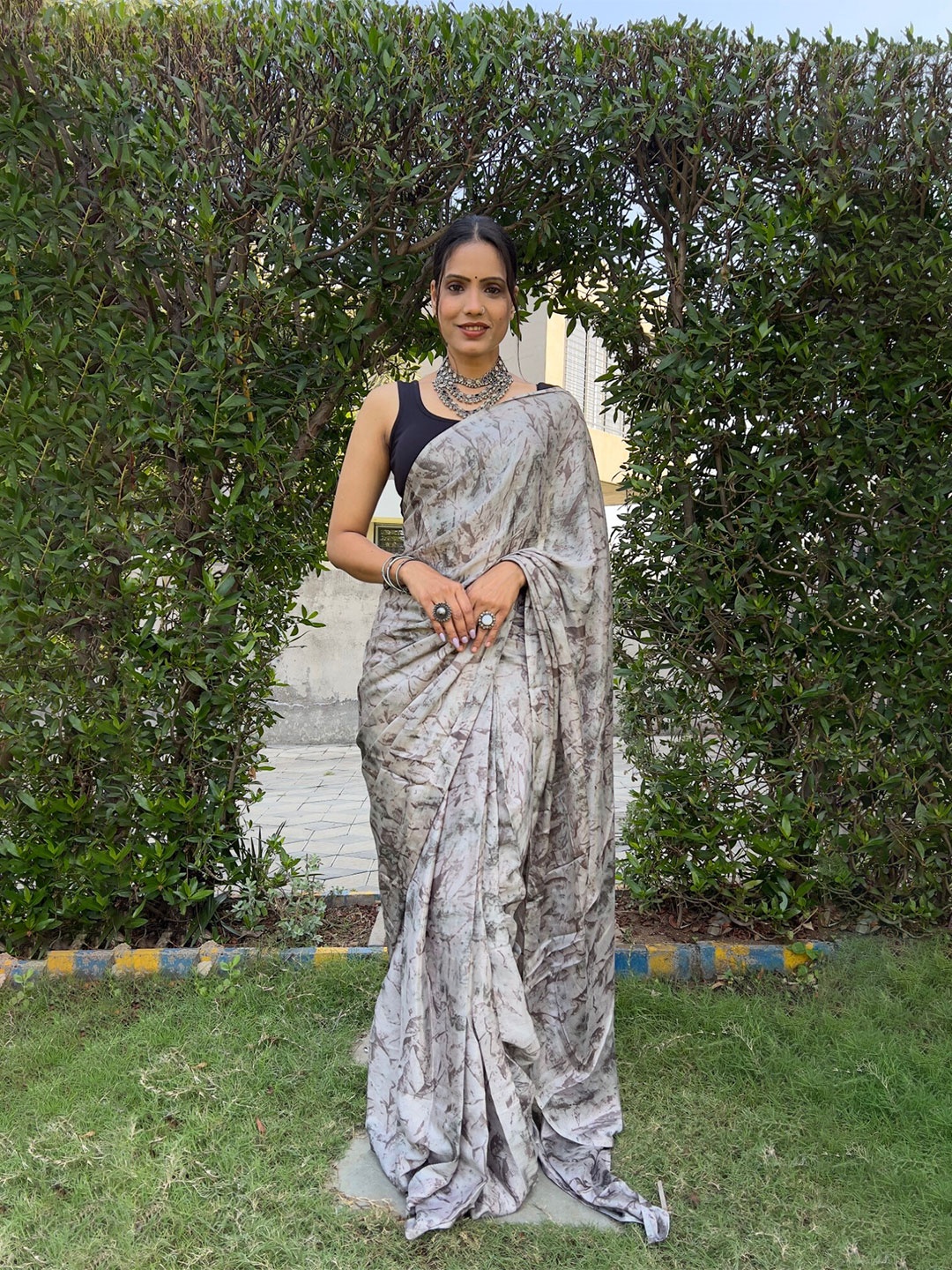 

LeeliPeeri Designer Art Silk Saree, Grey