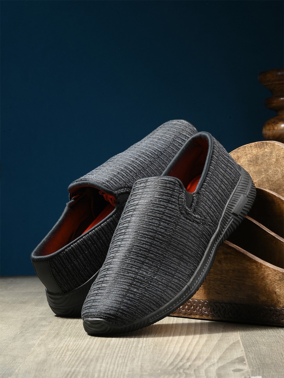 

HRX by Hrithik Roshan Men Mesh Walking Non-Marking Shoes, Black