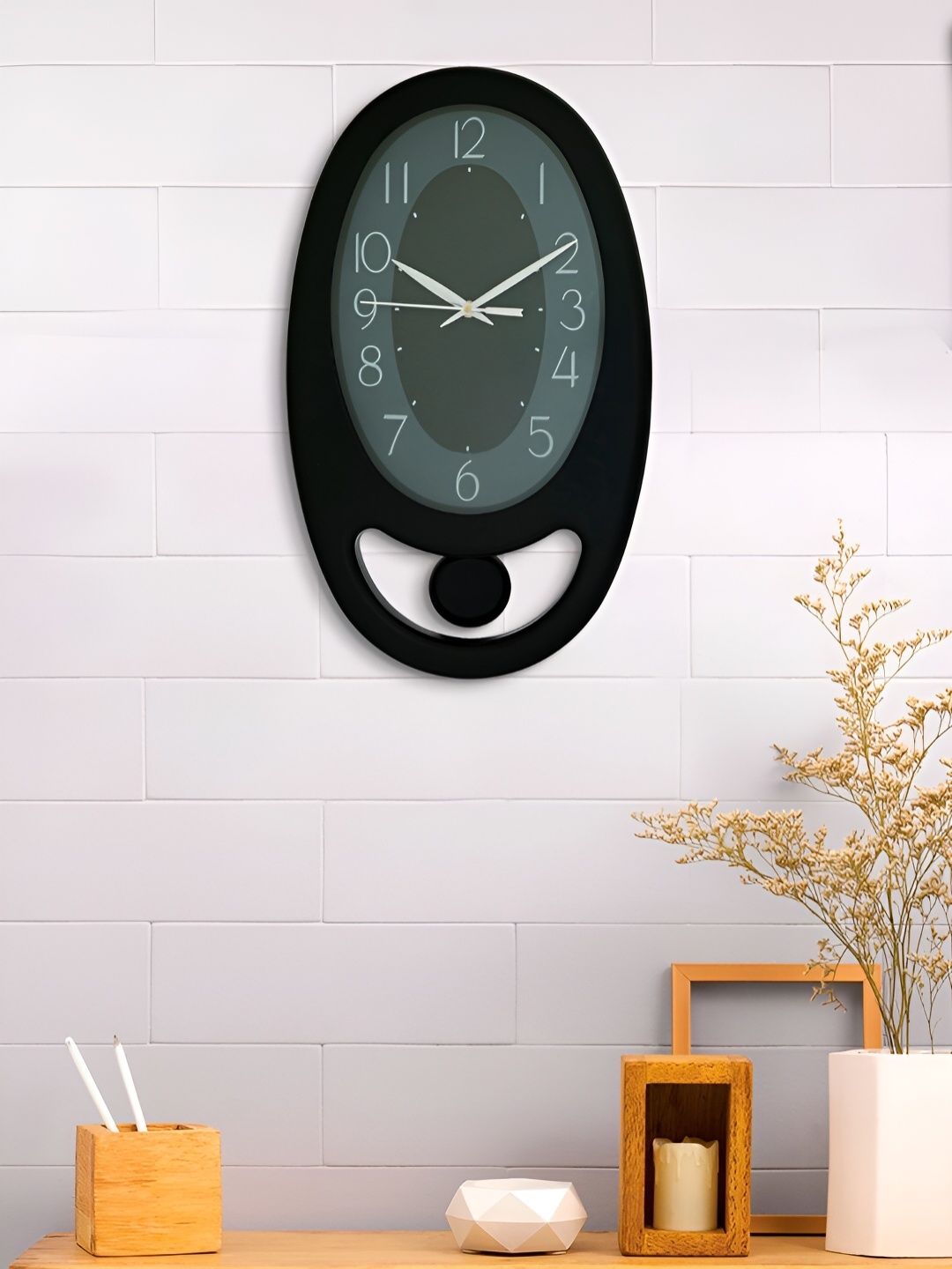 

Craft Smith Black & White Embellished Traditional Wall Clock