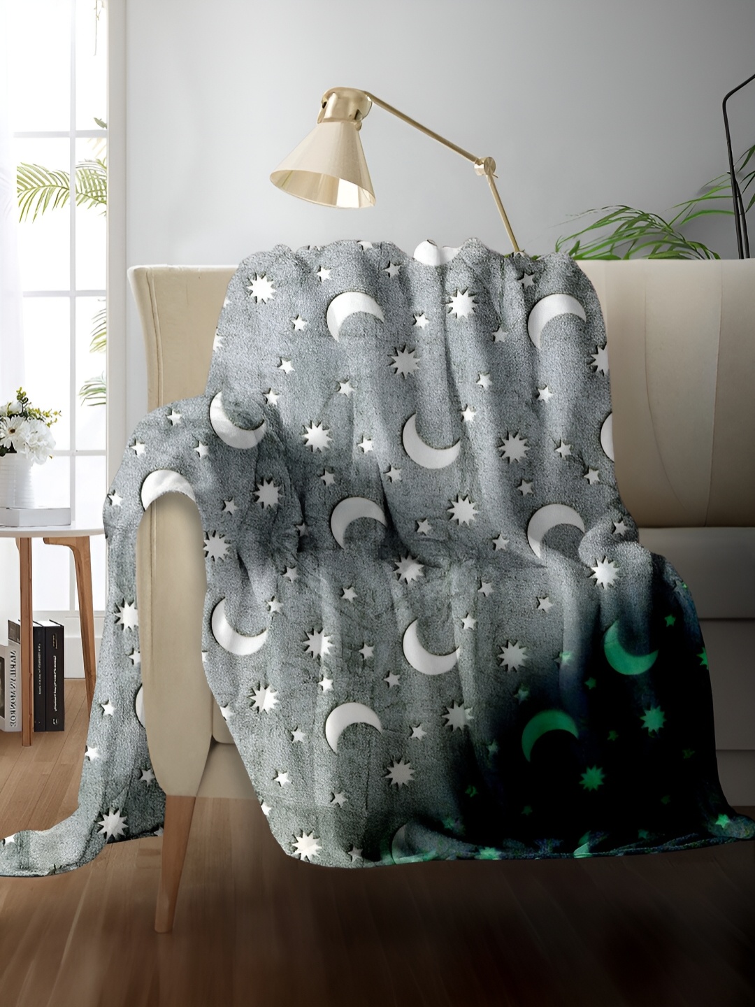 

Cortina Glow In The Dark Grey & White Printed Fleece AC Room Single Bed Blanket