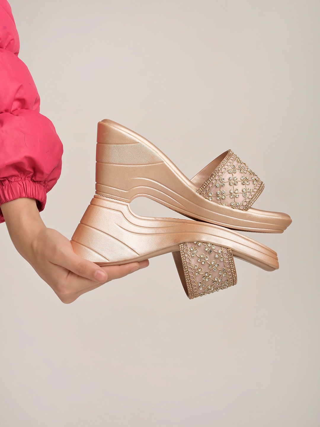 

Shoetopia Girls Party Block Pumps, Gold