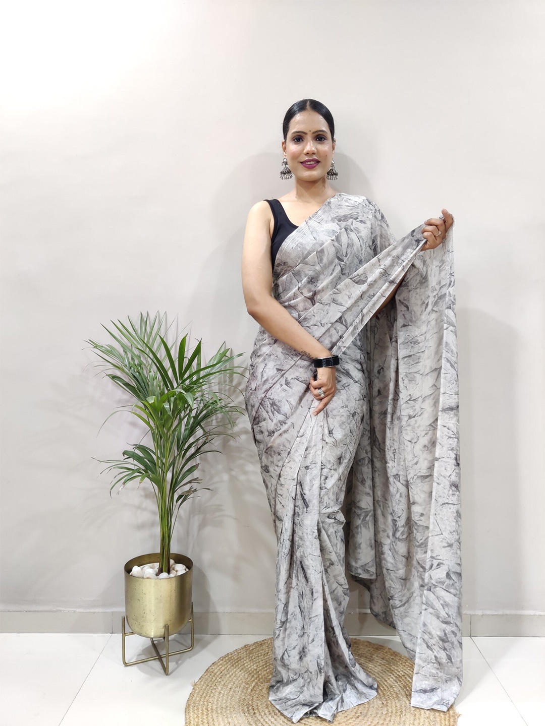 

LeeliPeeri Designer Poly Chiffon Saree, Grey