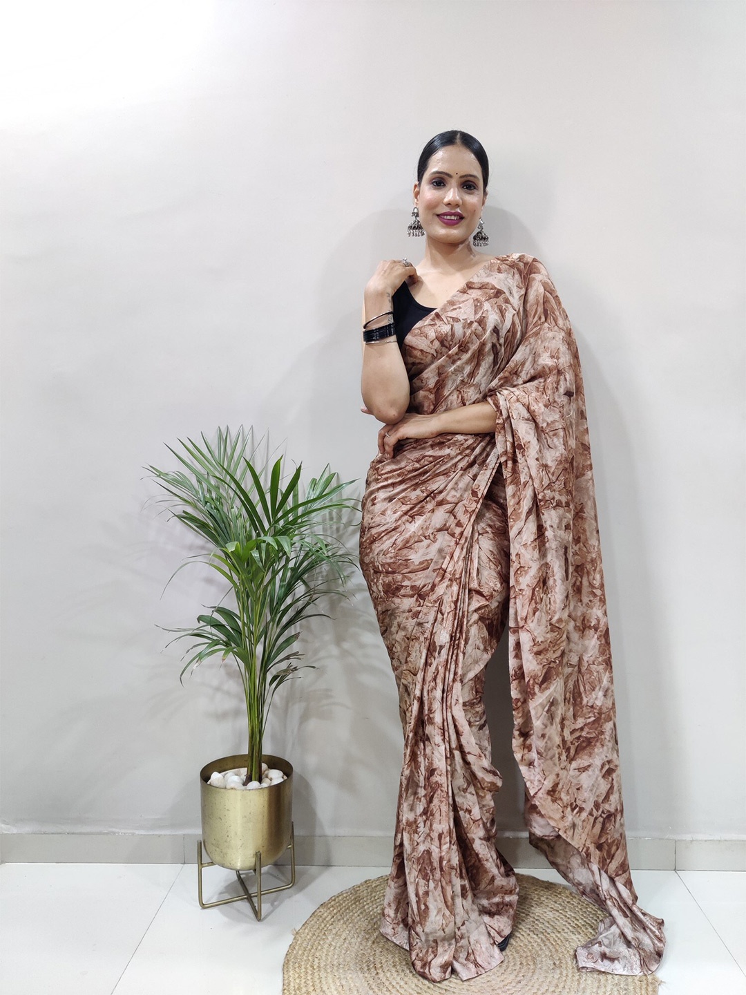 

LeeliPeeri Designer Abstract Printed Designer Chiffon Saree, Brown