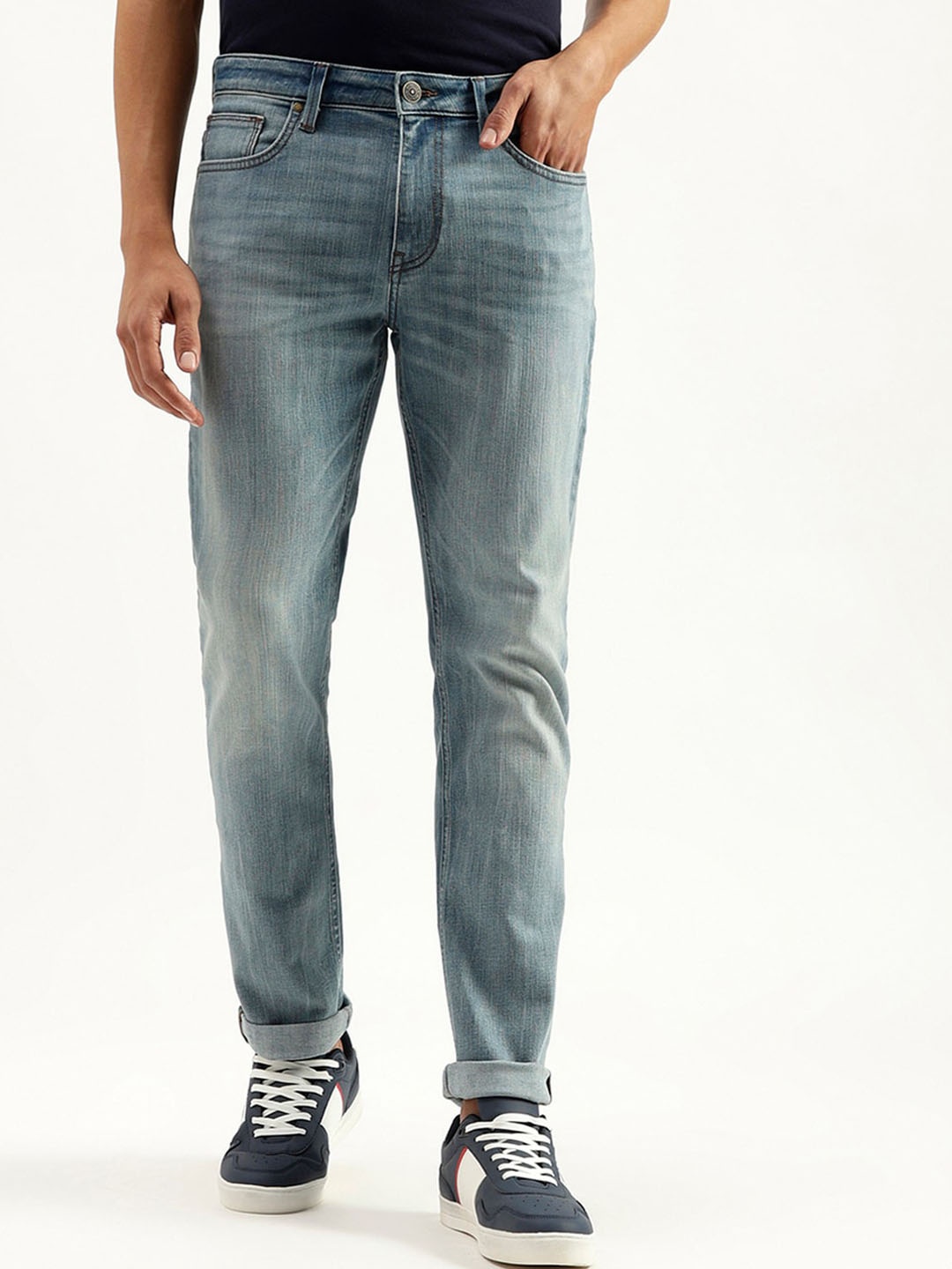 

United Colors of Benetton Men Slim Fit Low Distress Heavy Fade Jeans, Blue