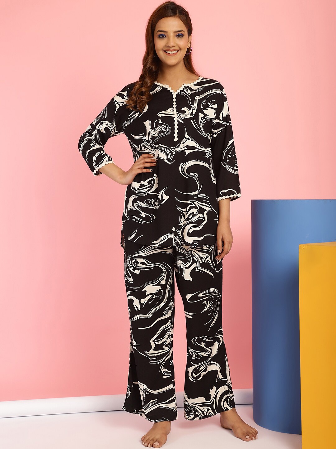 

Secret Wish Women Printed Night suit, Black