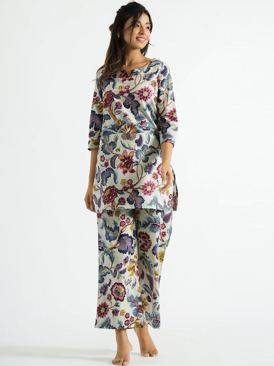 

BAESD Women Floral Printed Regular Kurta with Palazzos, White