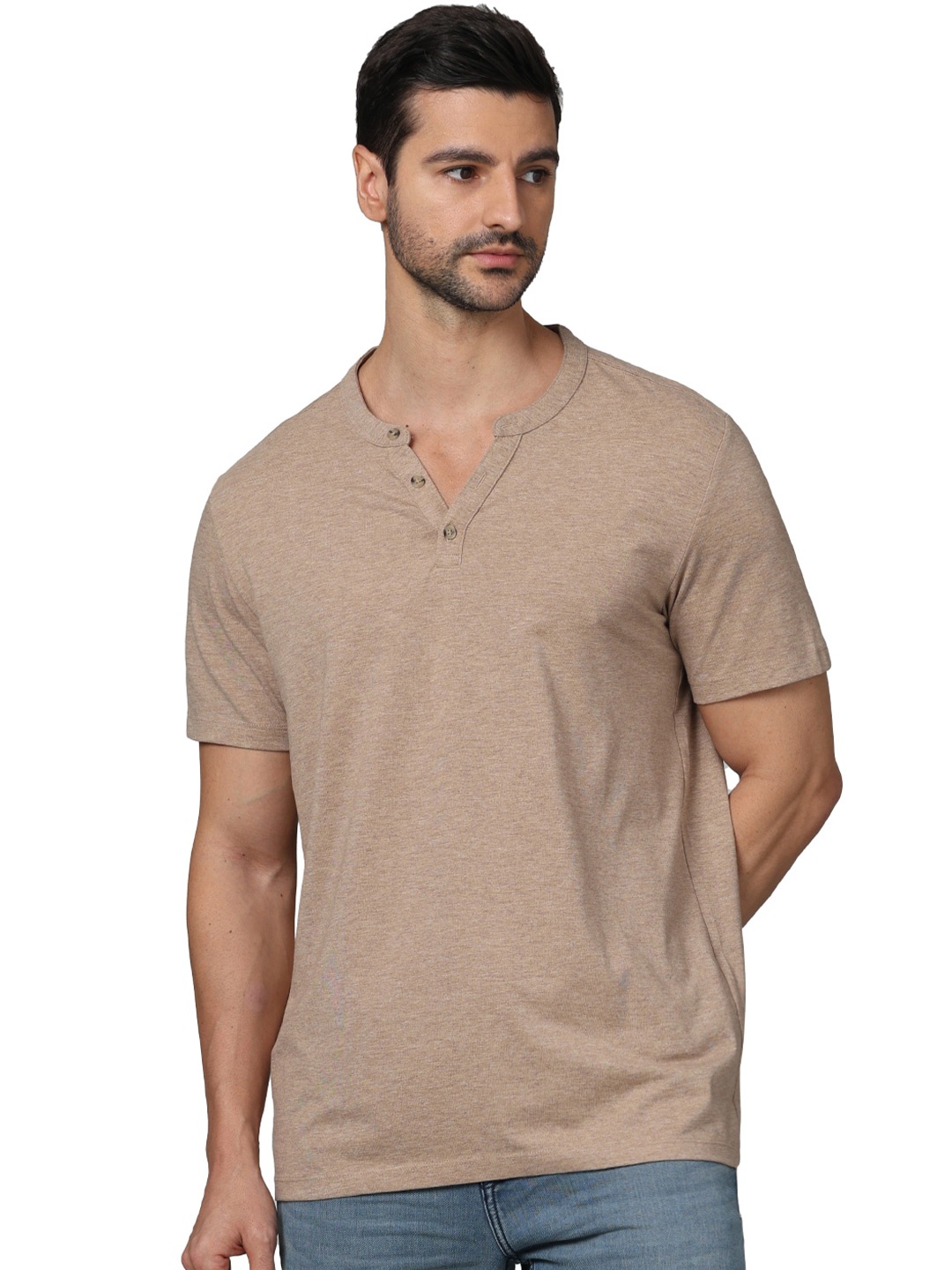 

Celio Men Henley Neck Pockets T-shirt, Beige