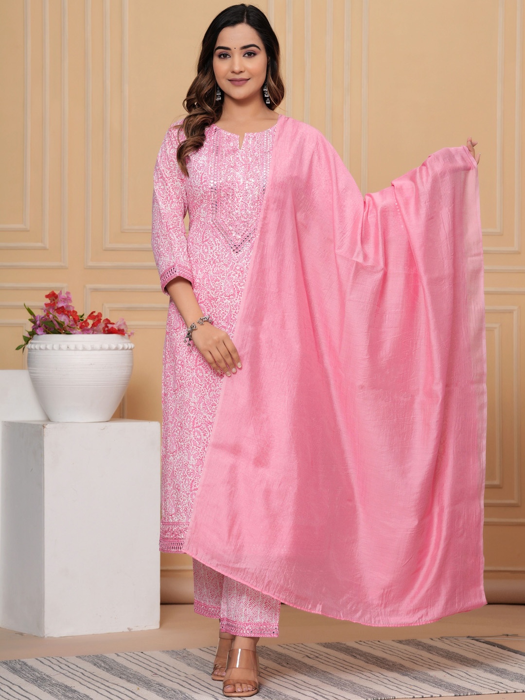 

SK2 Fashion Women Floral Embroidered Regular Thread Work Pure Cotton Kurta with Trousers & With Dupatta, Peach