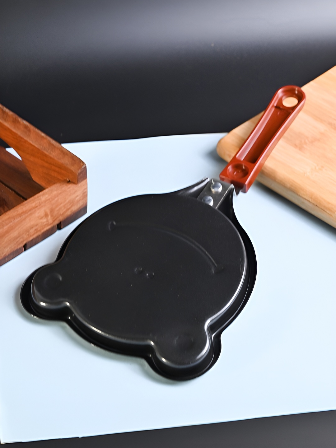

MARKET99 Black & Brown Iron Dishwasher and Microwave Safe Frying Pan