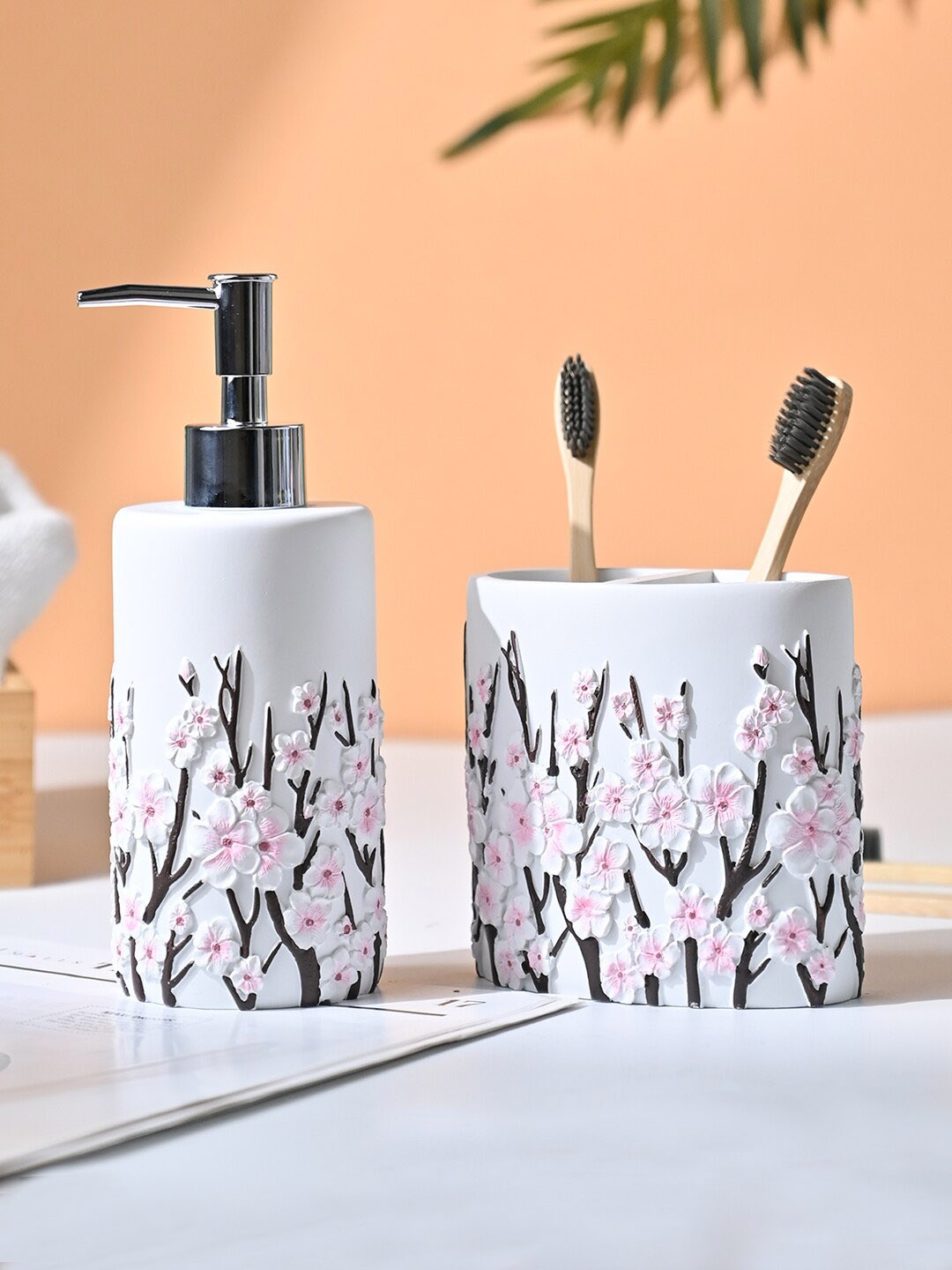

MARKET99 Unisex White Bathroom Accessories