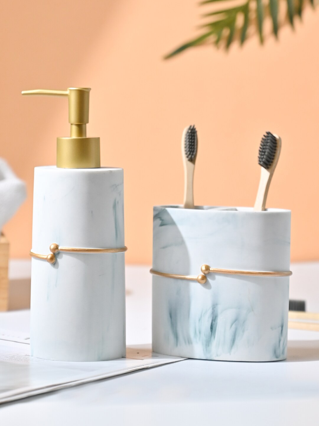 

MARKET99 Unisex White Bathroom Accessories