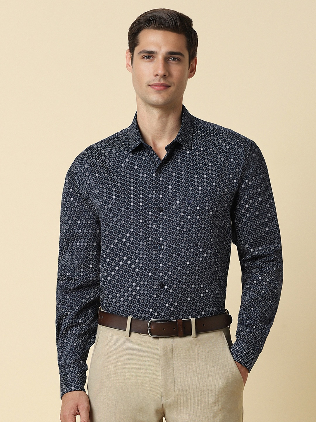 

Allen Solly Slim Fit Micro Ditsy Printed Pure Cotton Formal Shirt, Navy blue