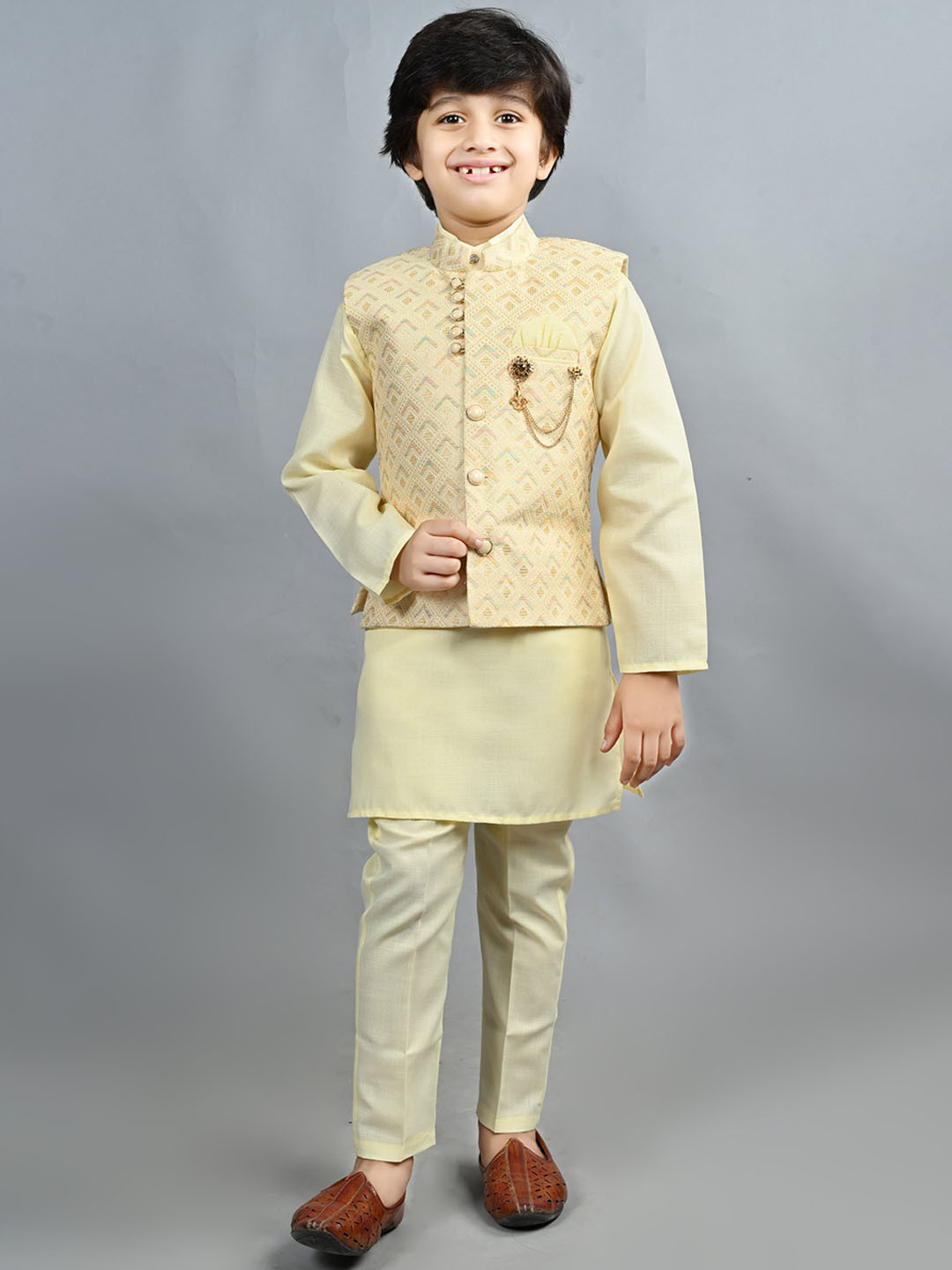 

BAESD Boys Self-Design Mandarin Collar Long Sleeves Straight Kurta Set with Nehru Jacket, Yellow