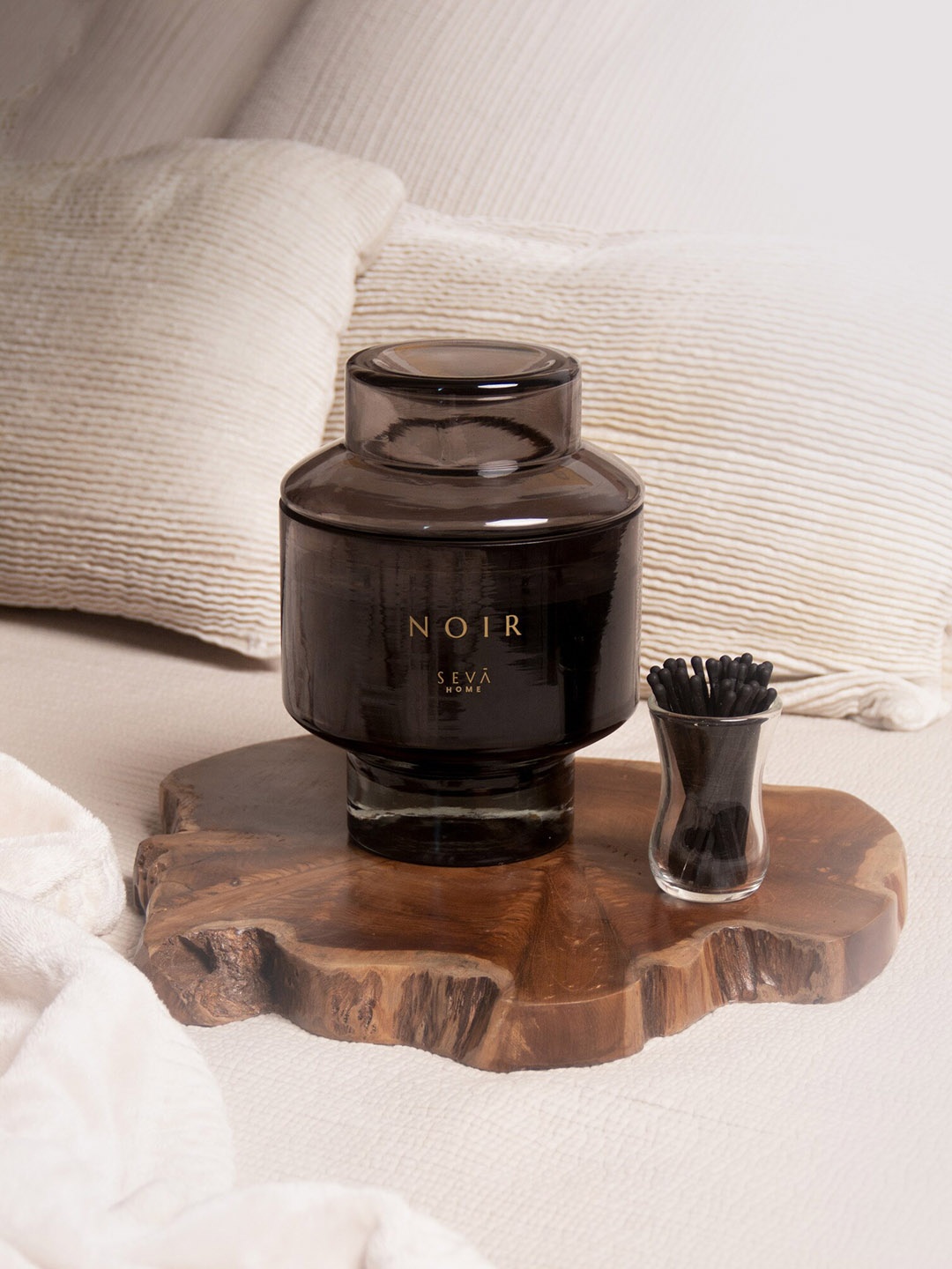 

Seva Home The Manhattan Scented Candle - Noir (Grande), Black