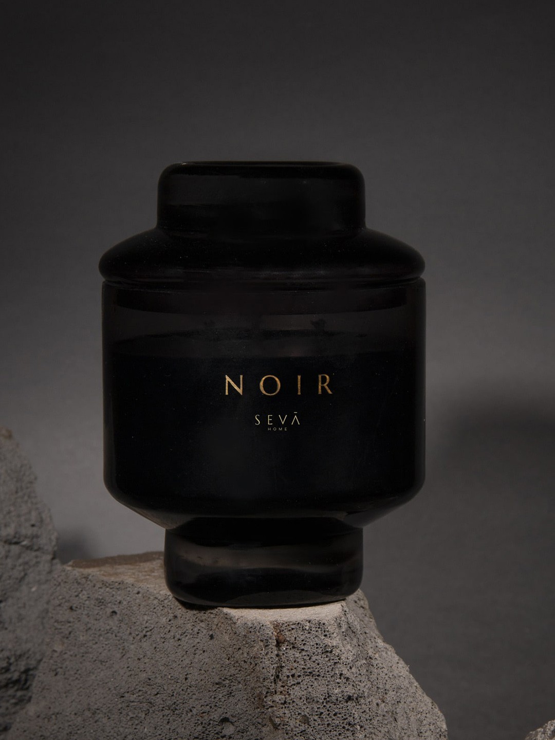 

Seva Home The Manhattan Scented Candle - Noir (Large), Black