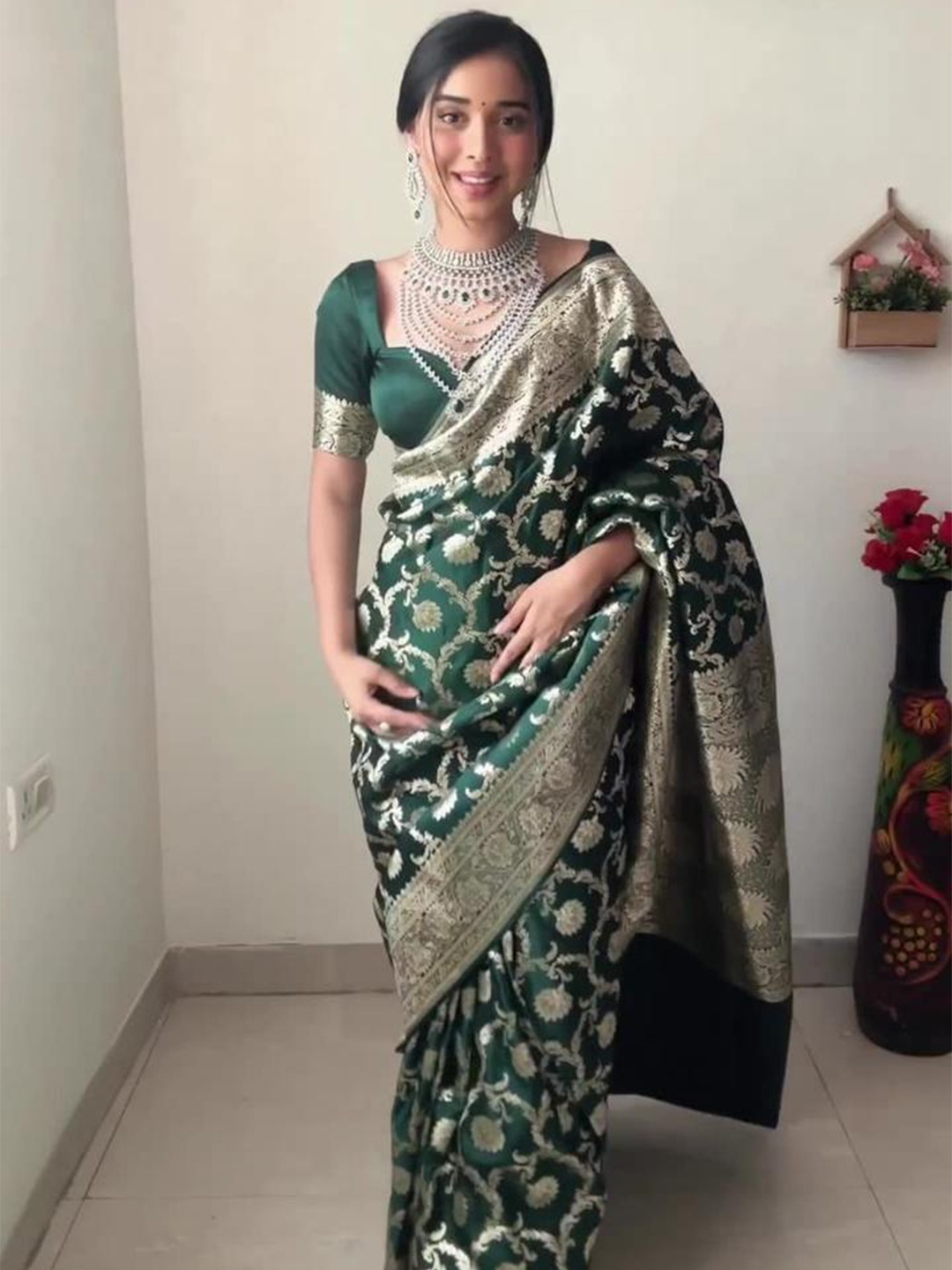 

HERE&NOW Woven Design Zari Linen Blend Saree, Green